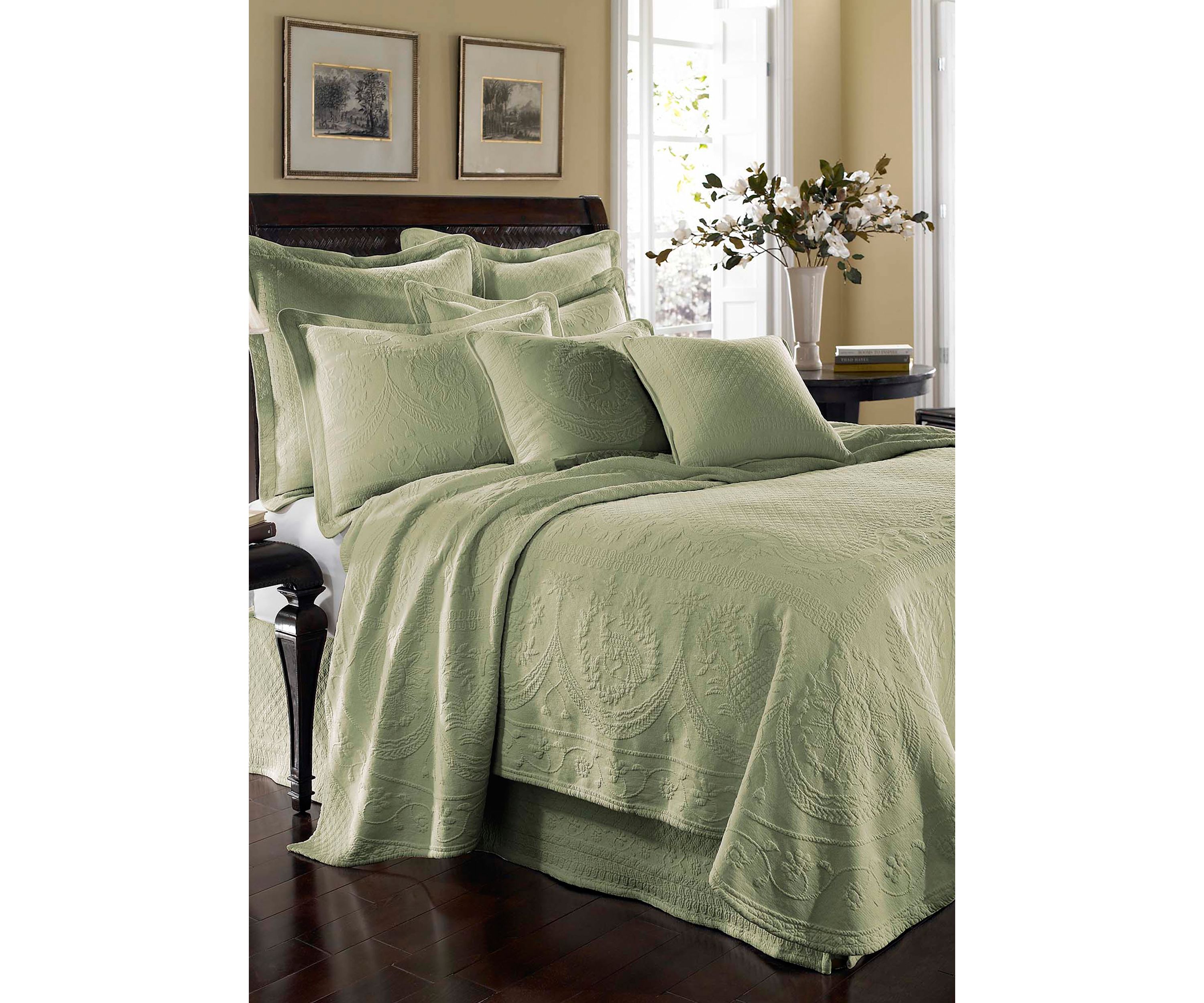 King Charles Matelasse Queen Coverlet