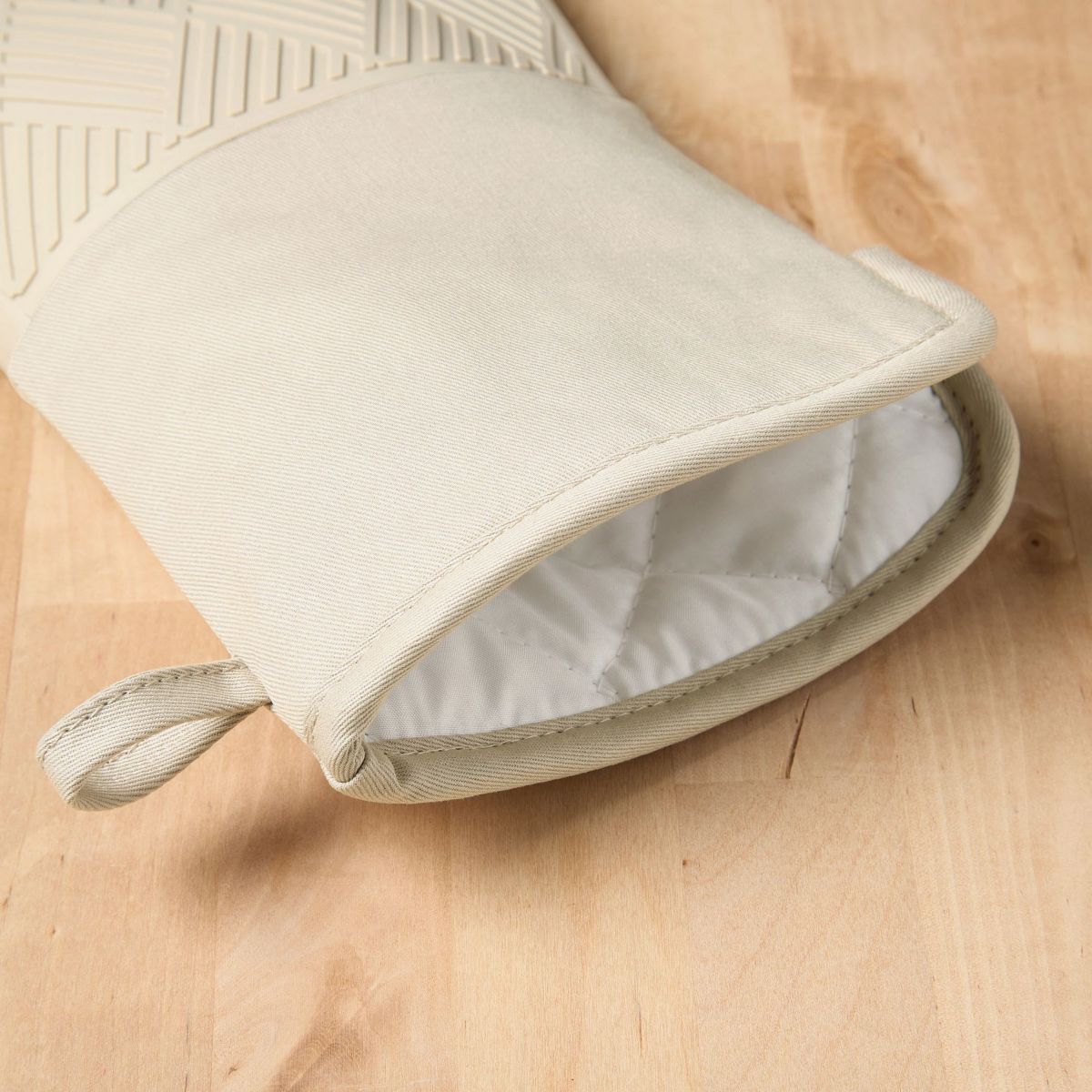 Basketweave Soft Silicone Oven Mitt Set
