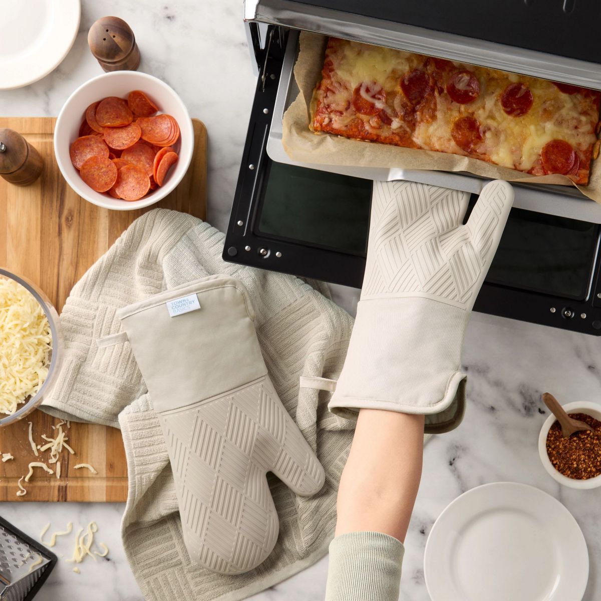 Basketweave Soft Silicone Oven Mitt Set