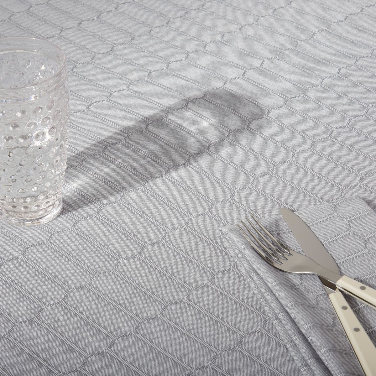 MARTHA STEWART Honeycomb Modern Farmhouse Tablecloth