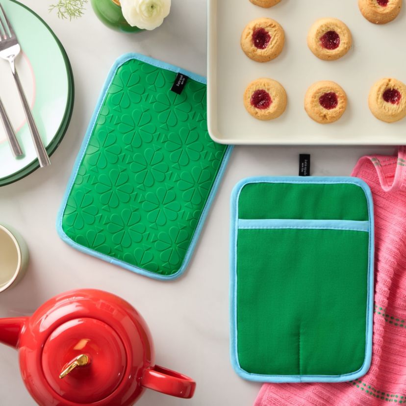 Spade Flower Soft Silicone 2-Pack Pot Holder Set