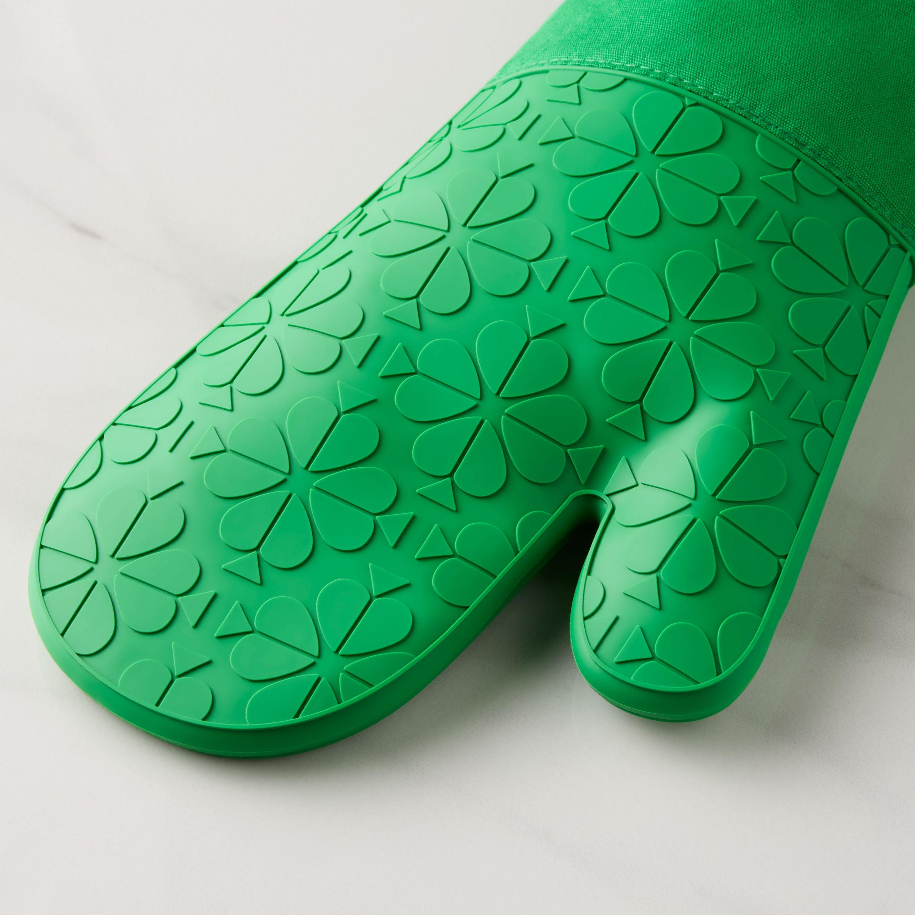 Spade Flower Soft Silicone 2-Pack Oven Mitt Set