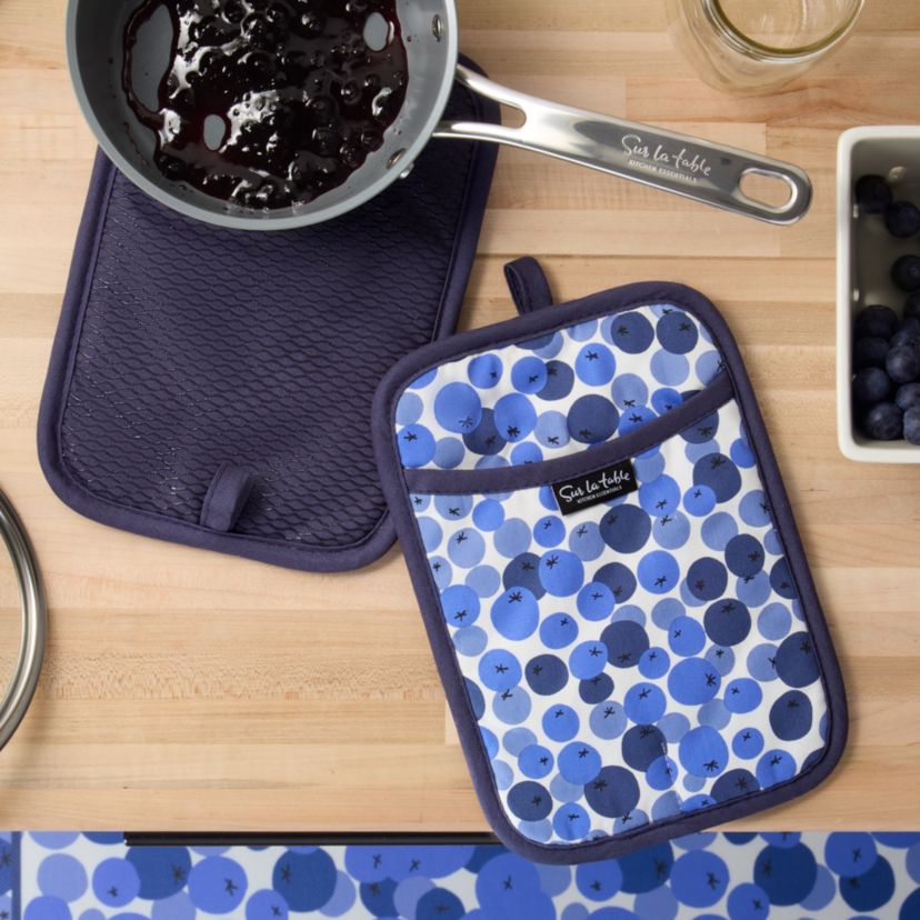 Fresh Blueberries Fruit Blue/White Potholder Set