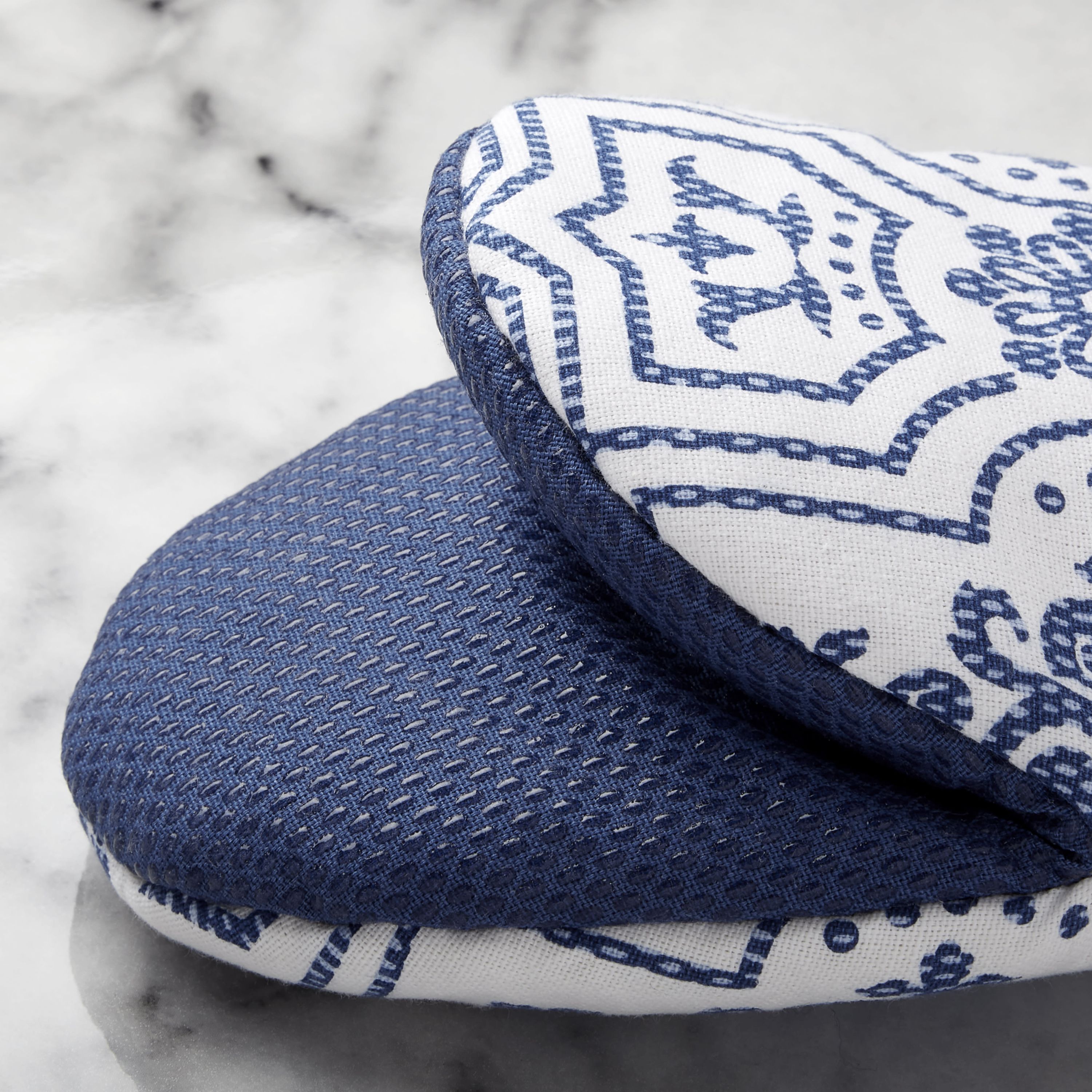 Strie Medallion Mini Mitt Set