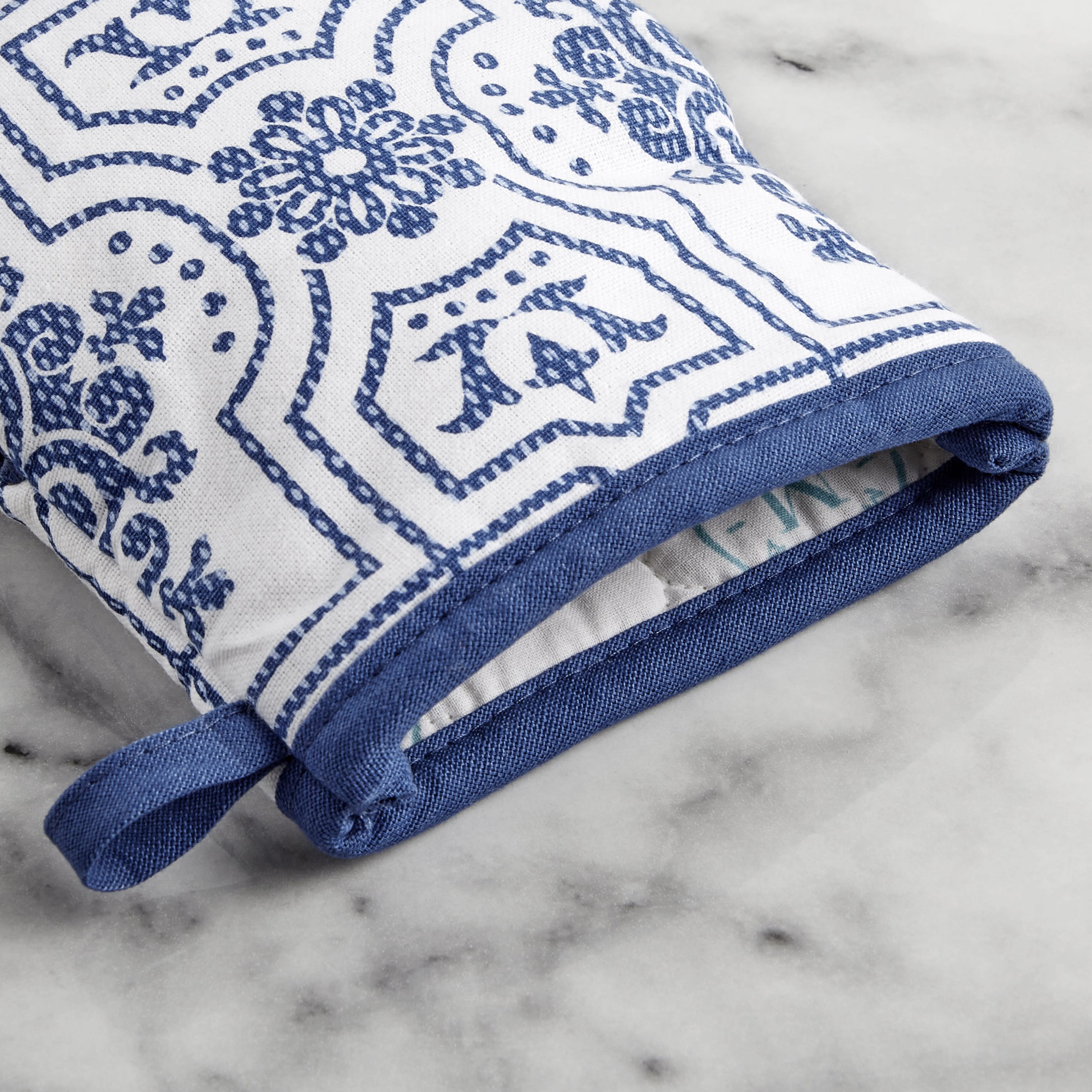 Strie Medallion Mini Mitt Set