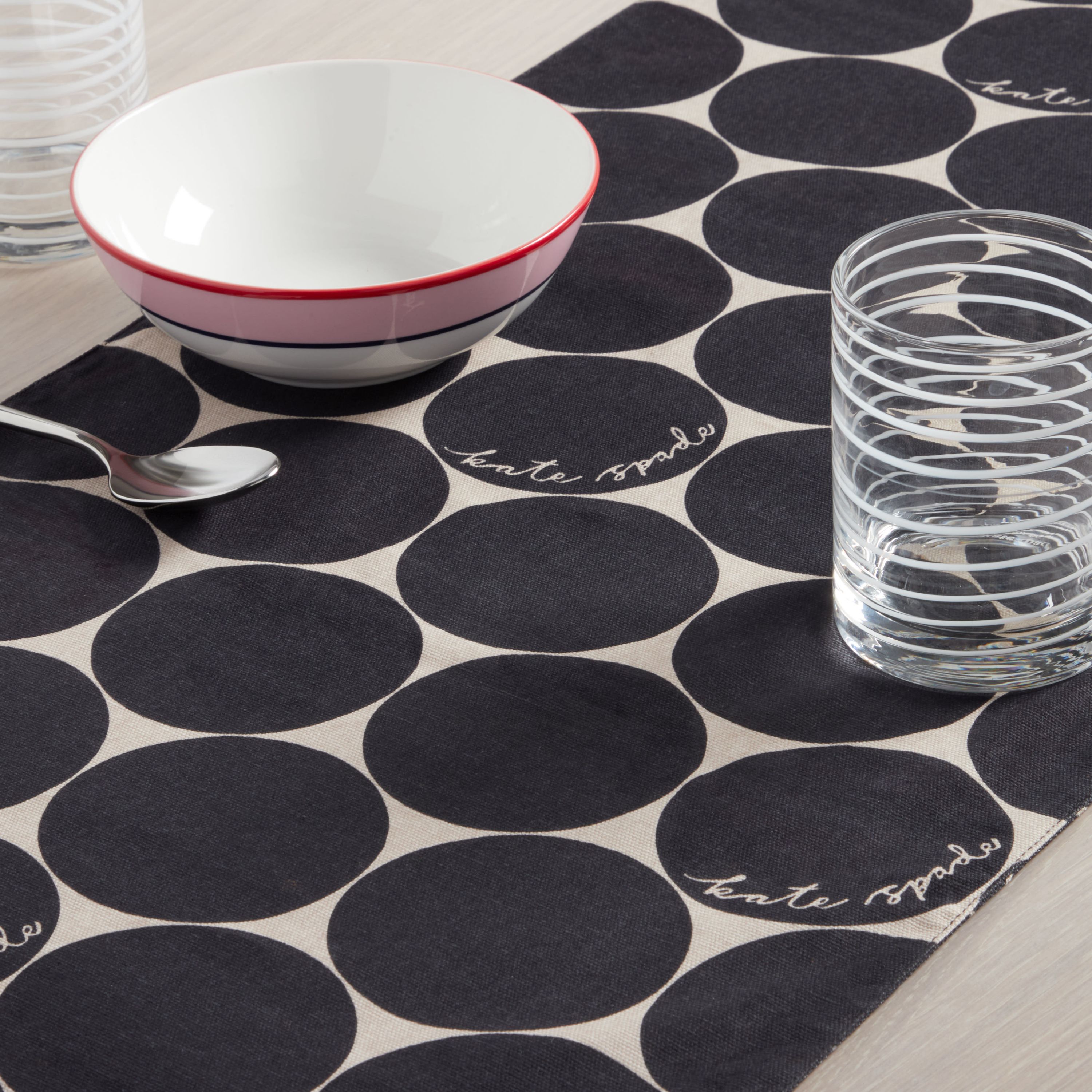 In The Loop Joy Dot Green/Cream Table Runner