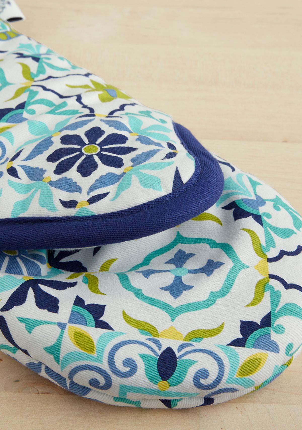 Worn Tiles Oven Mitt & Pot Holder 2-Pack Set