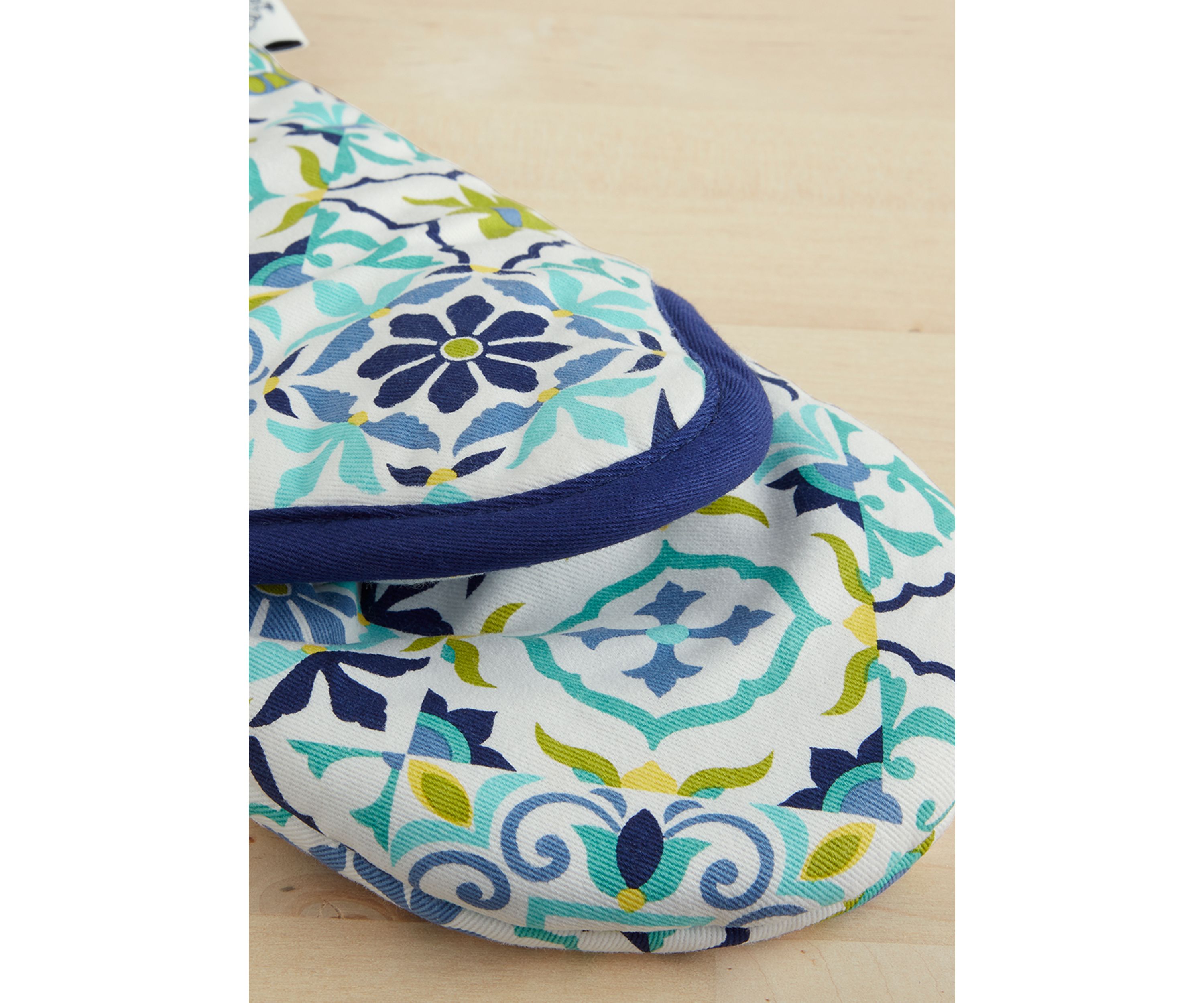 Worn Tiles Oven Mitt & Pot Holder 2-Pack Set