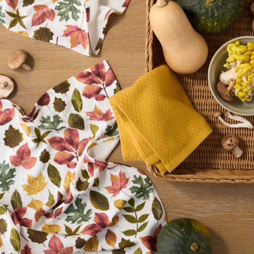 Autumn Harvest Falling Leaves Kitchen Towel Set Tan/Red/Green