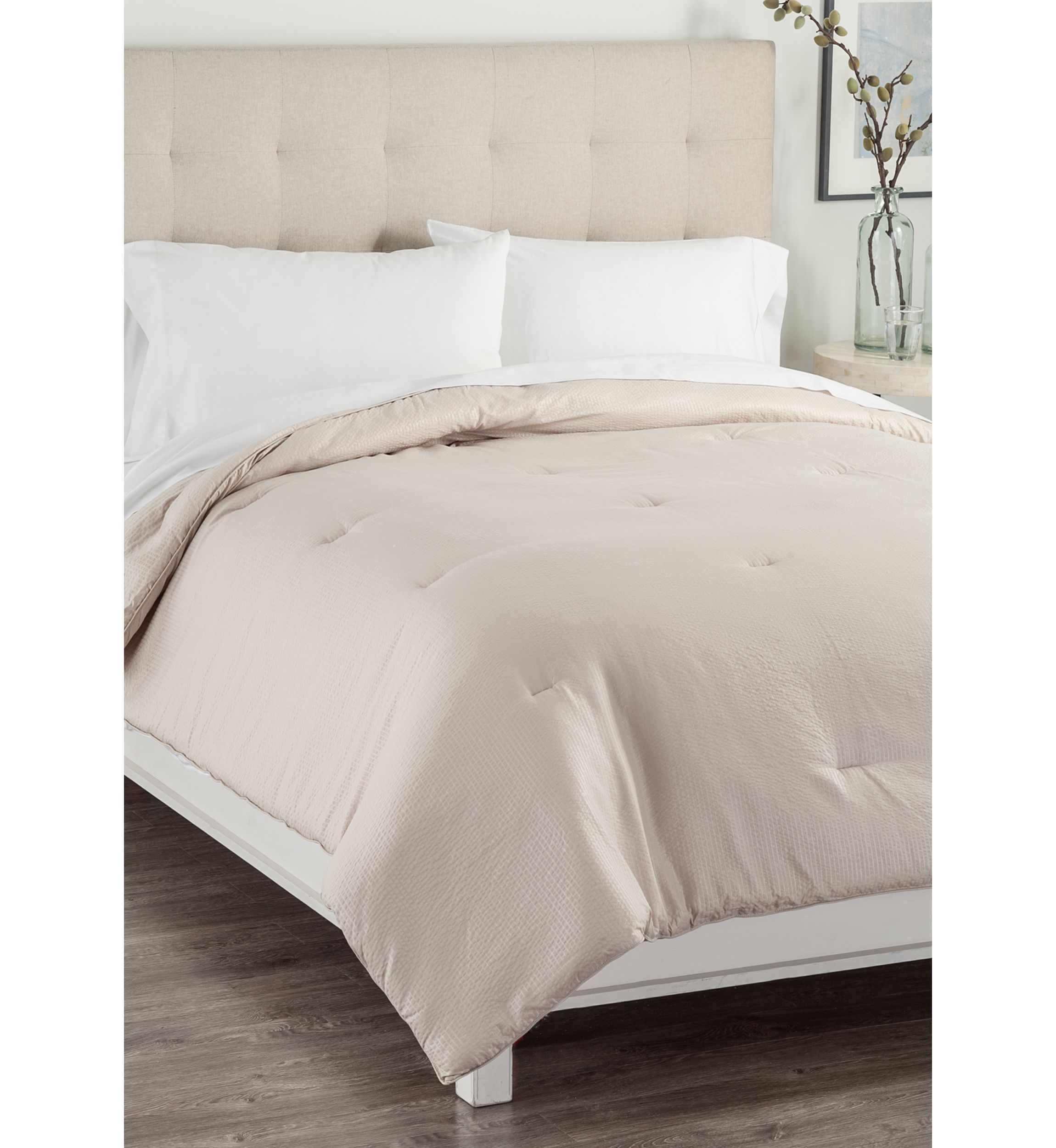 Down Alternative Seersucker Comforter