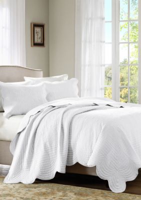 Tuscany 3 Piece Reversible Scalloped Edge Quilt Set