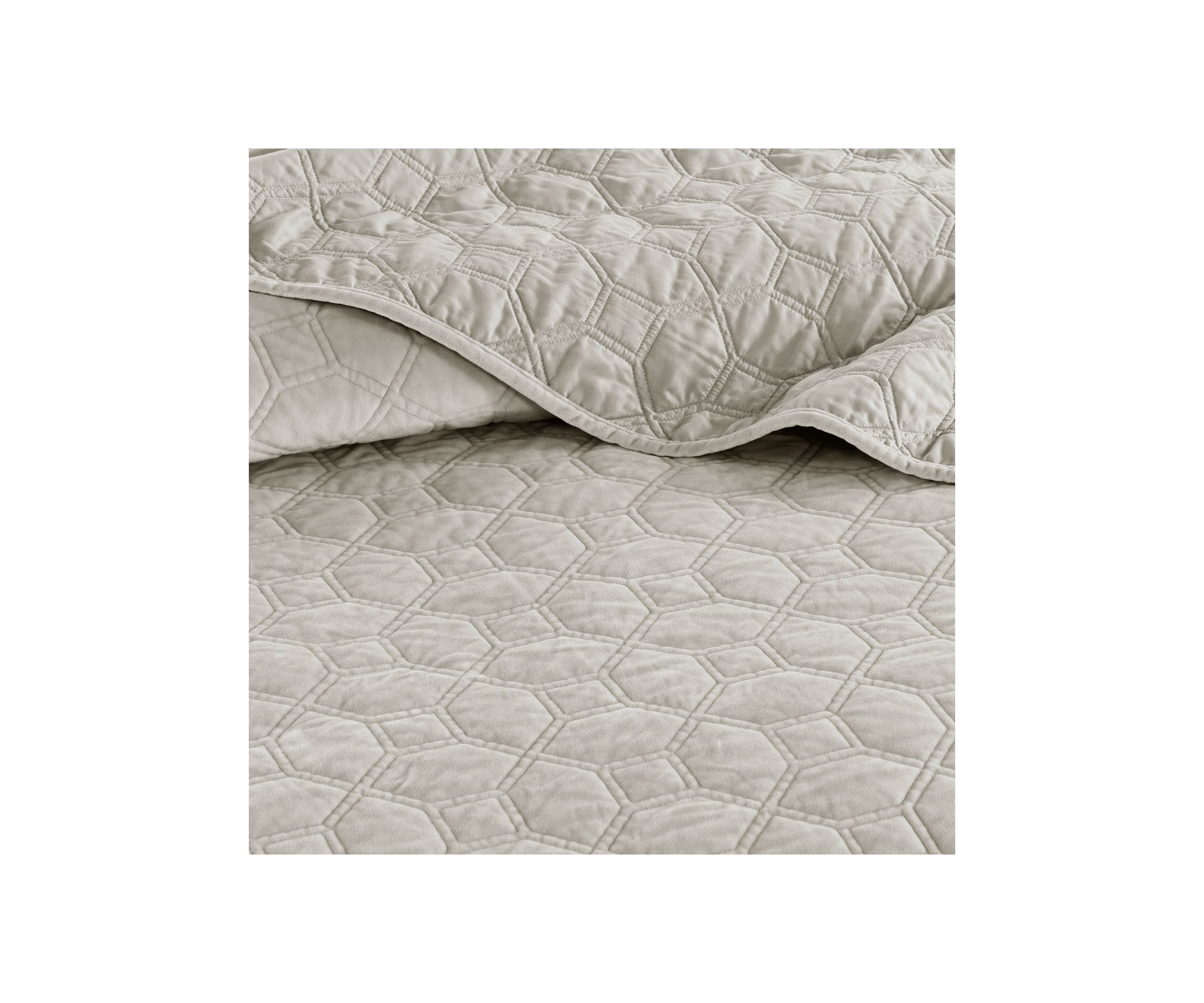 Harper Velvet 3 Piece Quilt Set