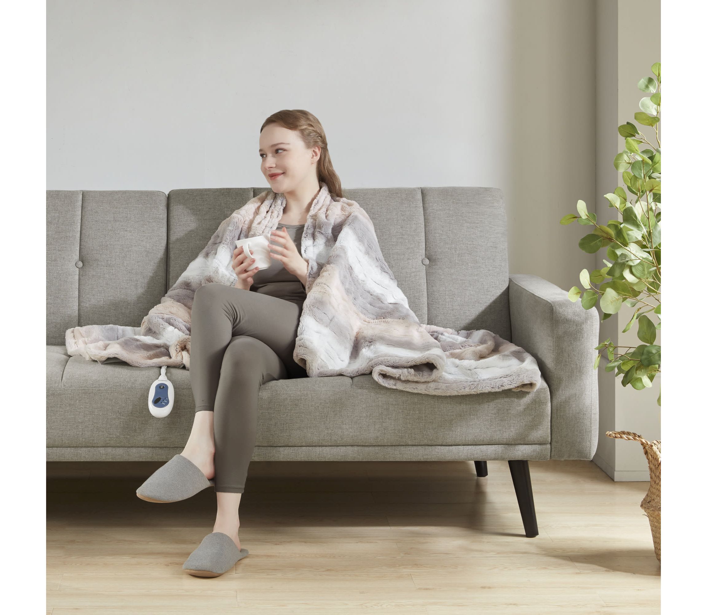 Zuri Oversized Faux Fur Heated Throw