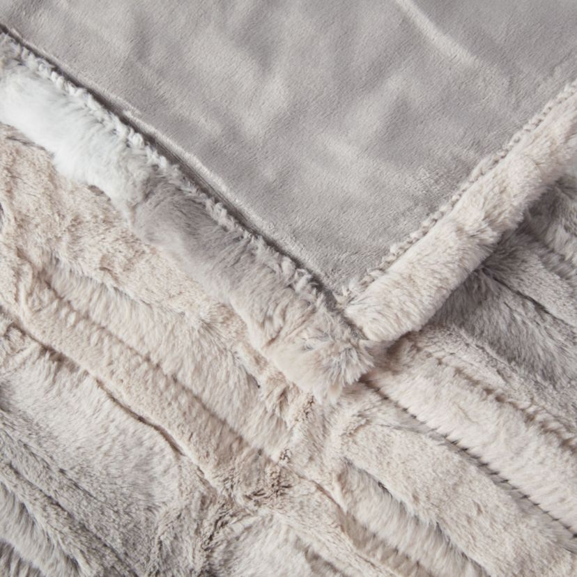 Zuri Oversized Faux Fur Heated Throw
