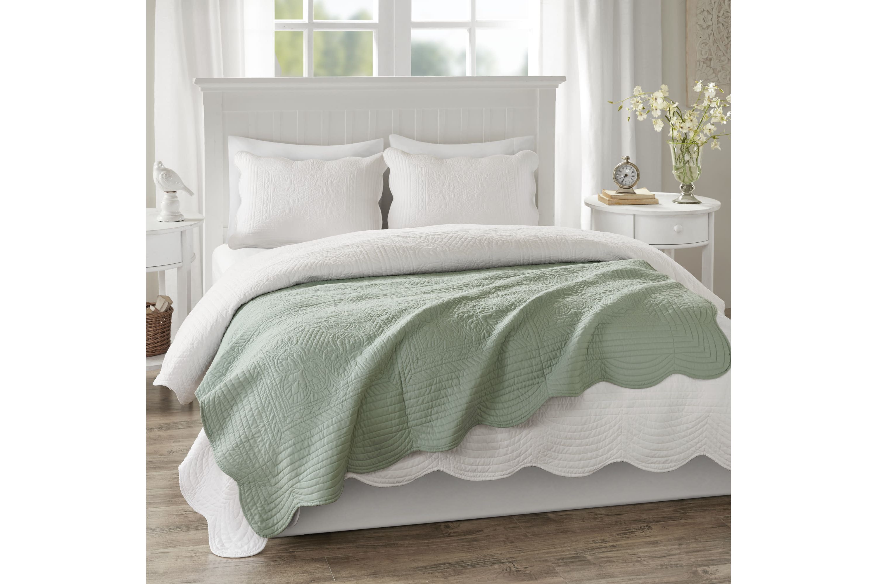 Tuscany Oversized Quilted Throw with Scalloped Edges