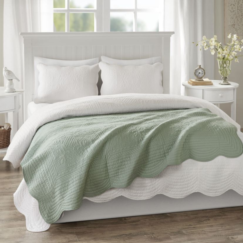 Tuscany Oversized Quilted Throw with Scalloped Edges