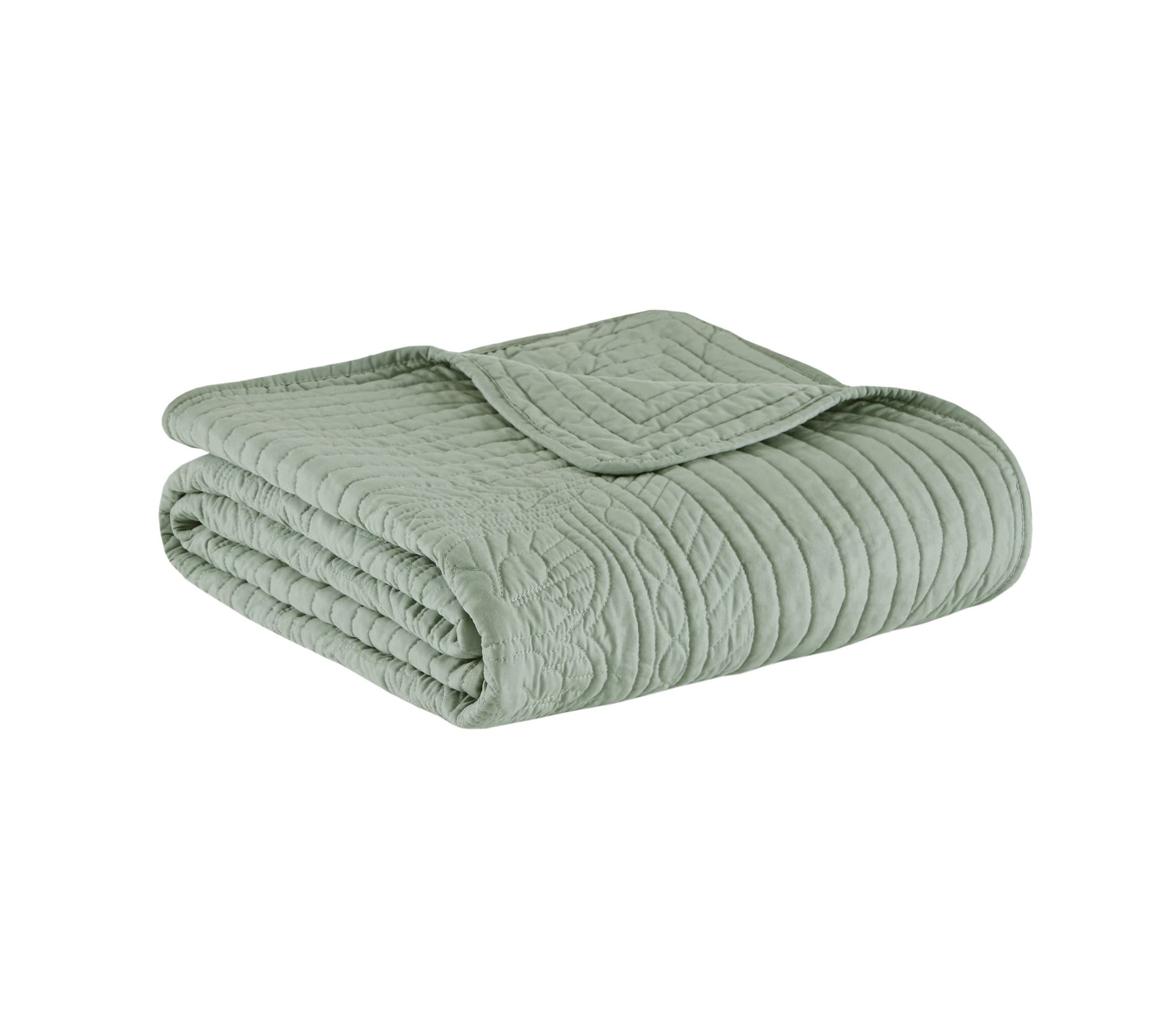 Tuscany Oversized Quilted Throw with Scalloped Edges