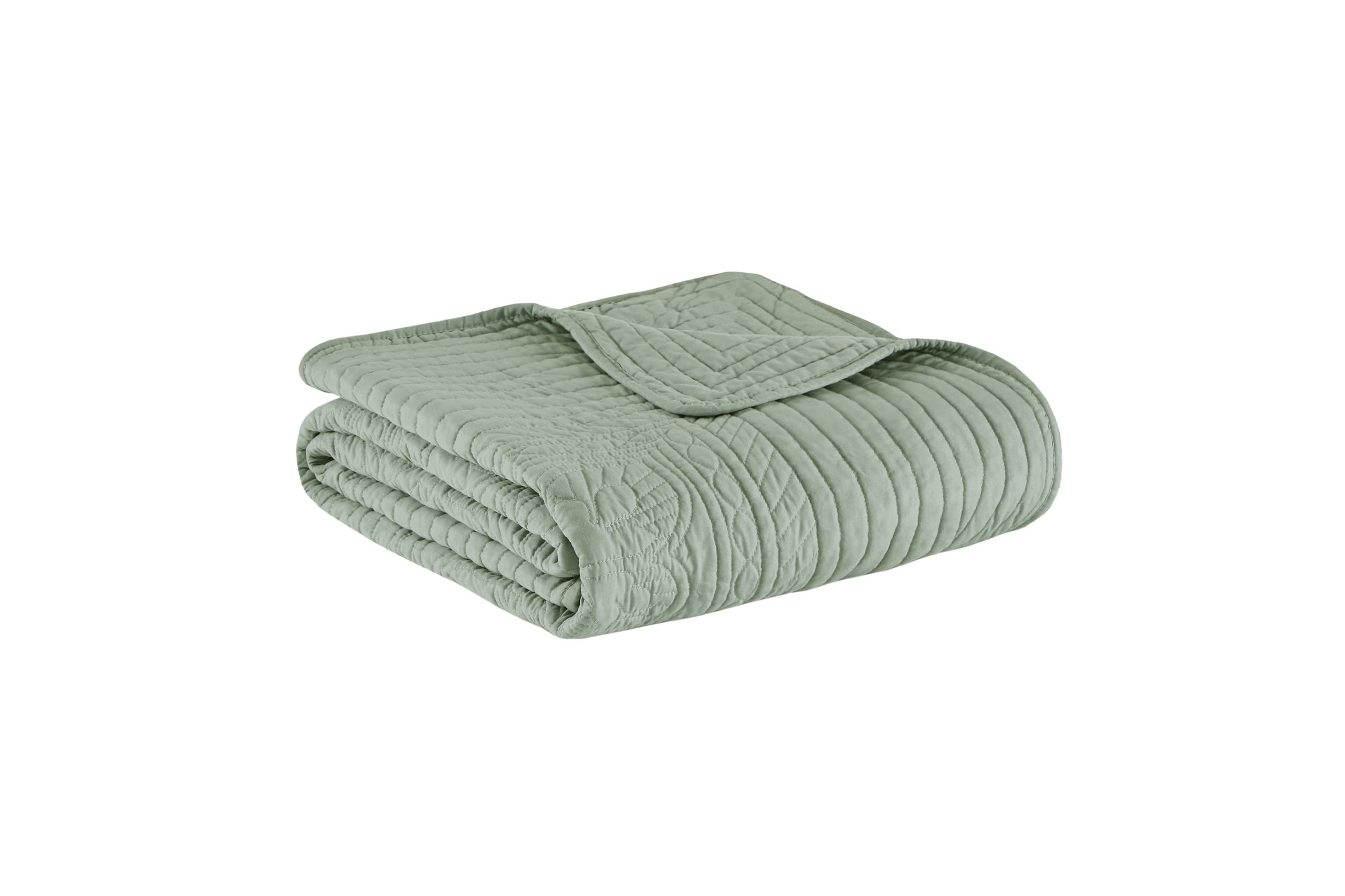 Tuscany Oversized Quilted Throw with Scalloped Edges