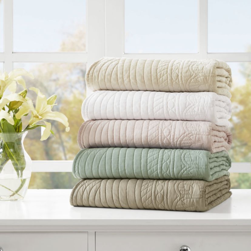 Tuscany Oversized Quilted Throw with Scalloped Edges