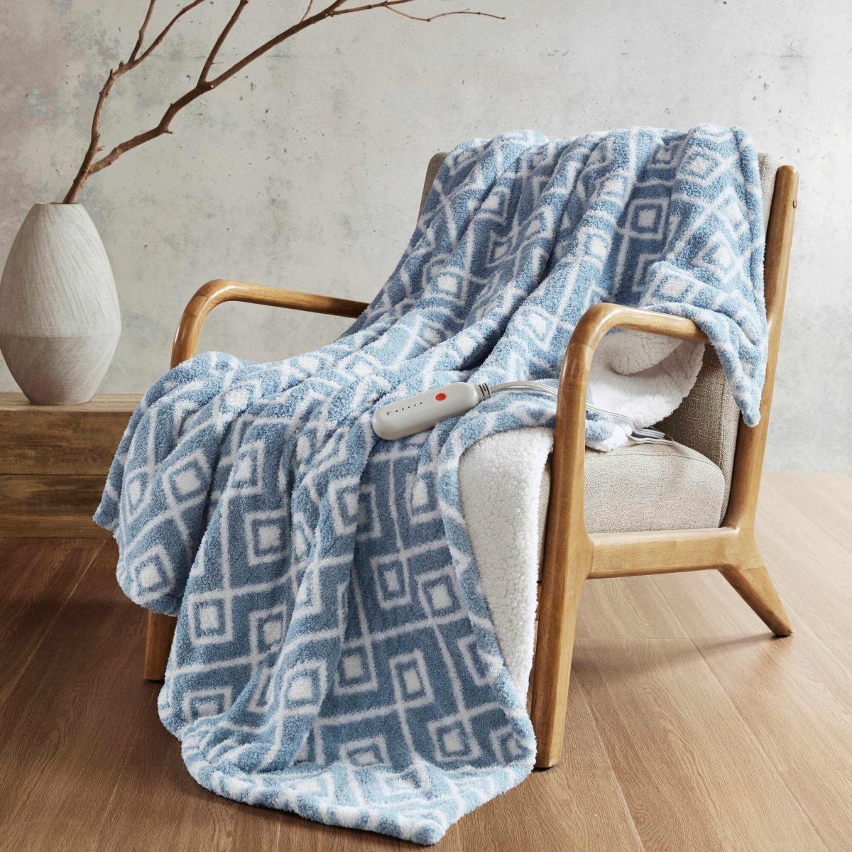 Amira Dream Soft Heated Throw