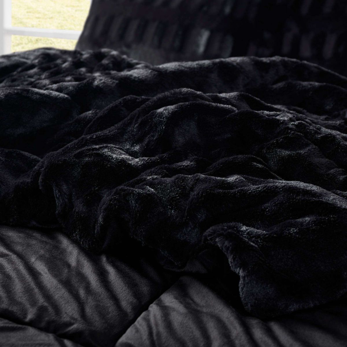Gia Solid Faux Fur Comforter Mini Set