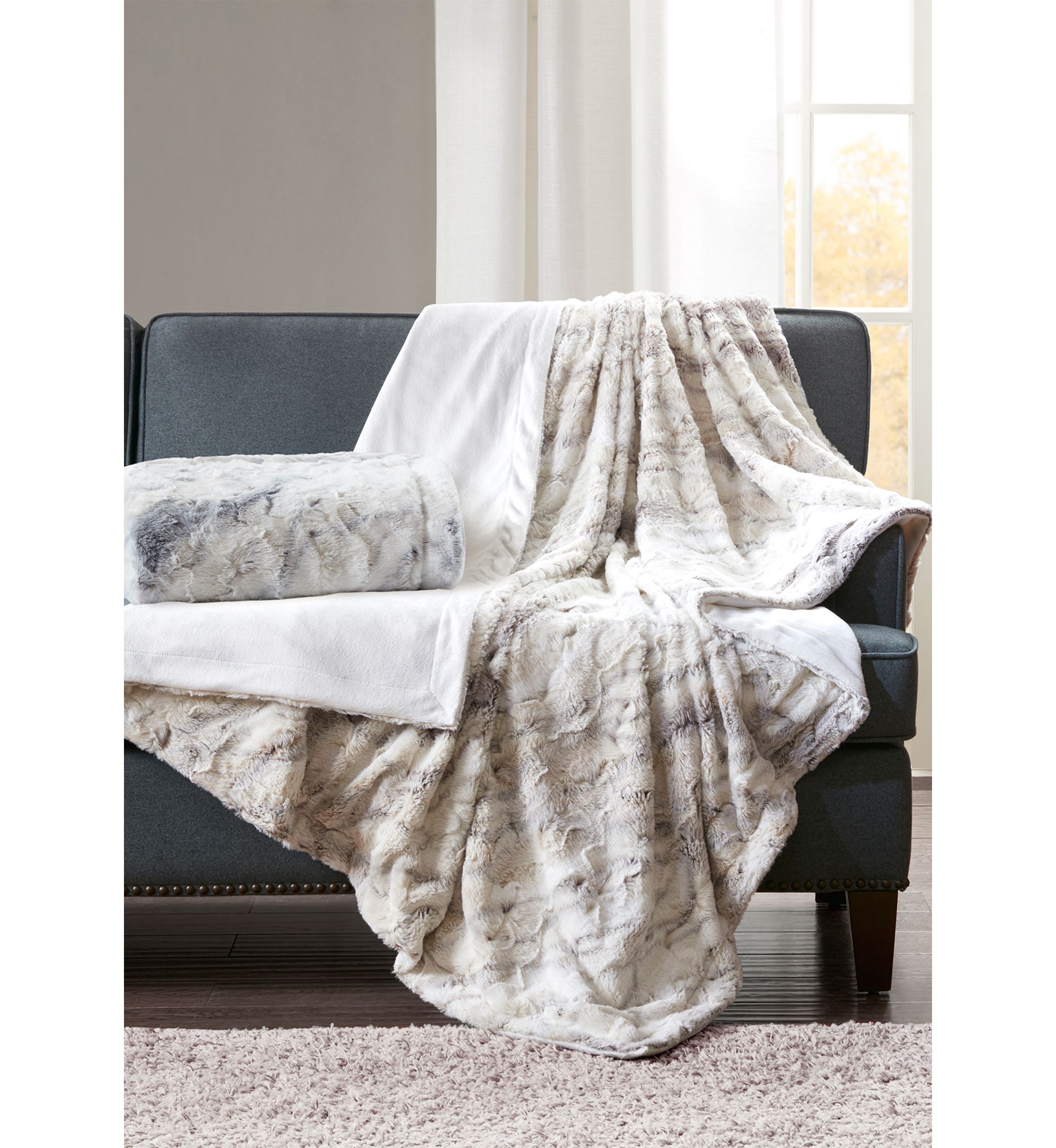 Sachi Throw