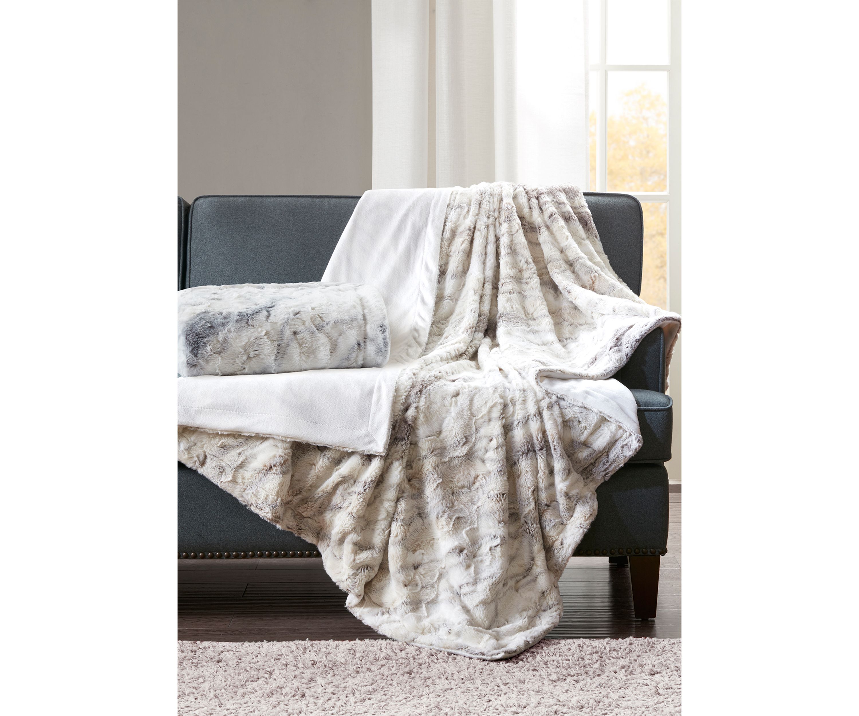 Sachi Throw