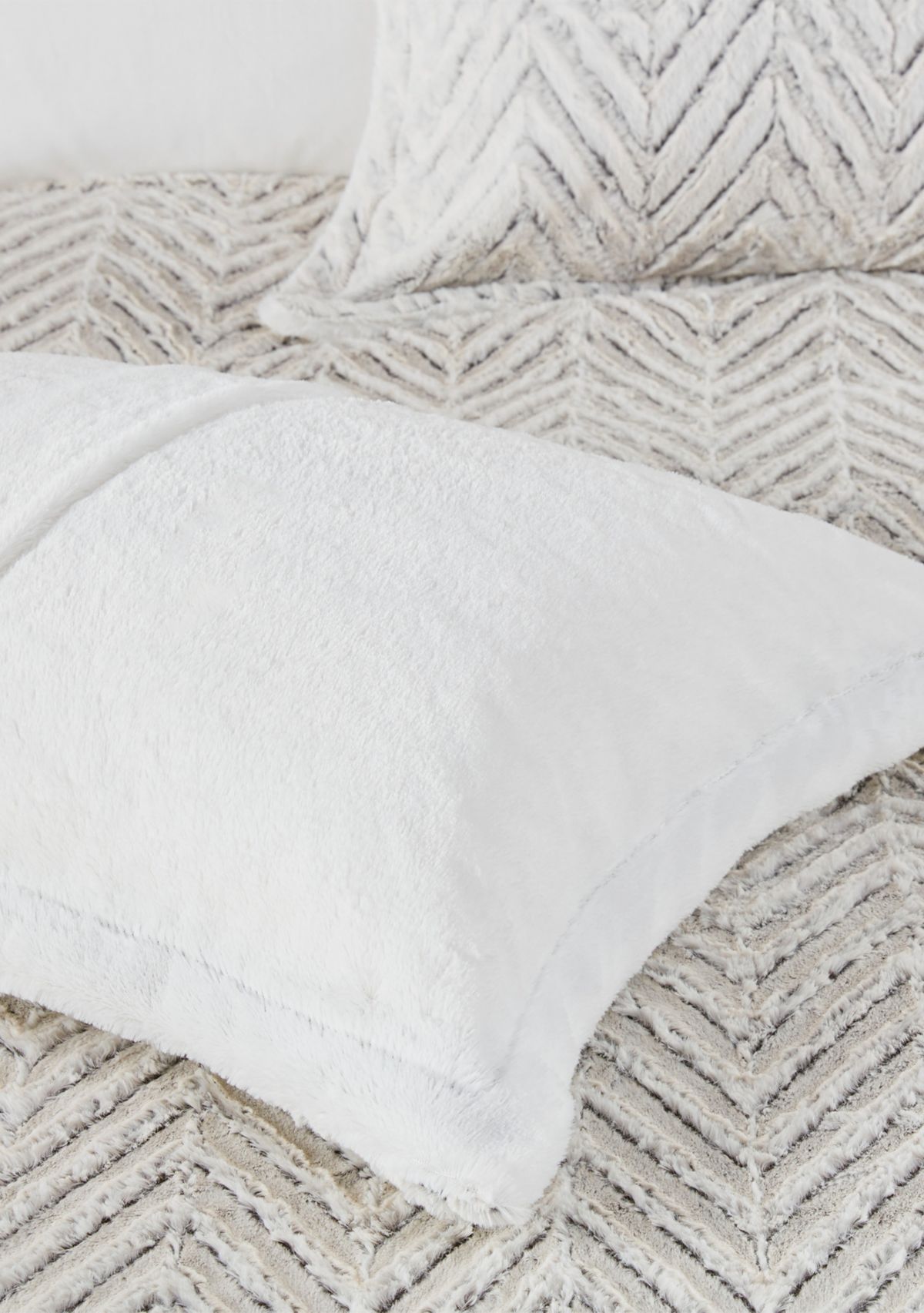 Adelyn Ultra Plush Down Alternative Comforter Set