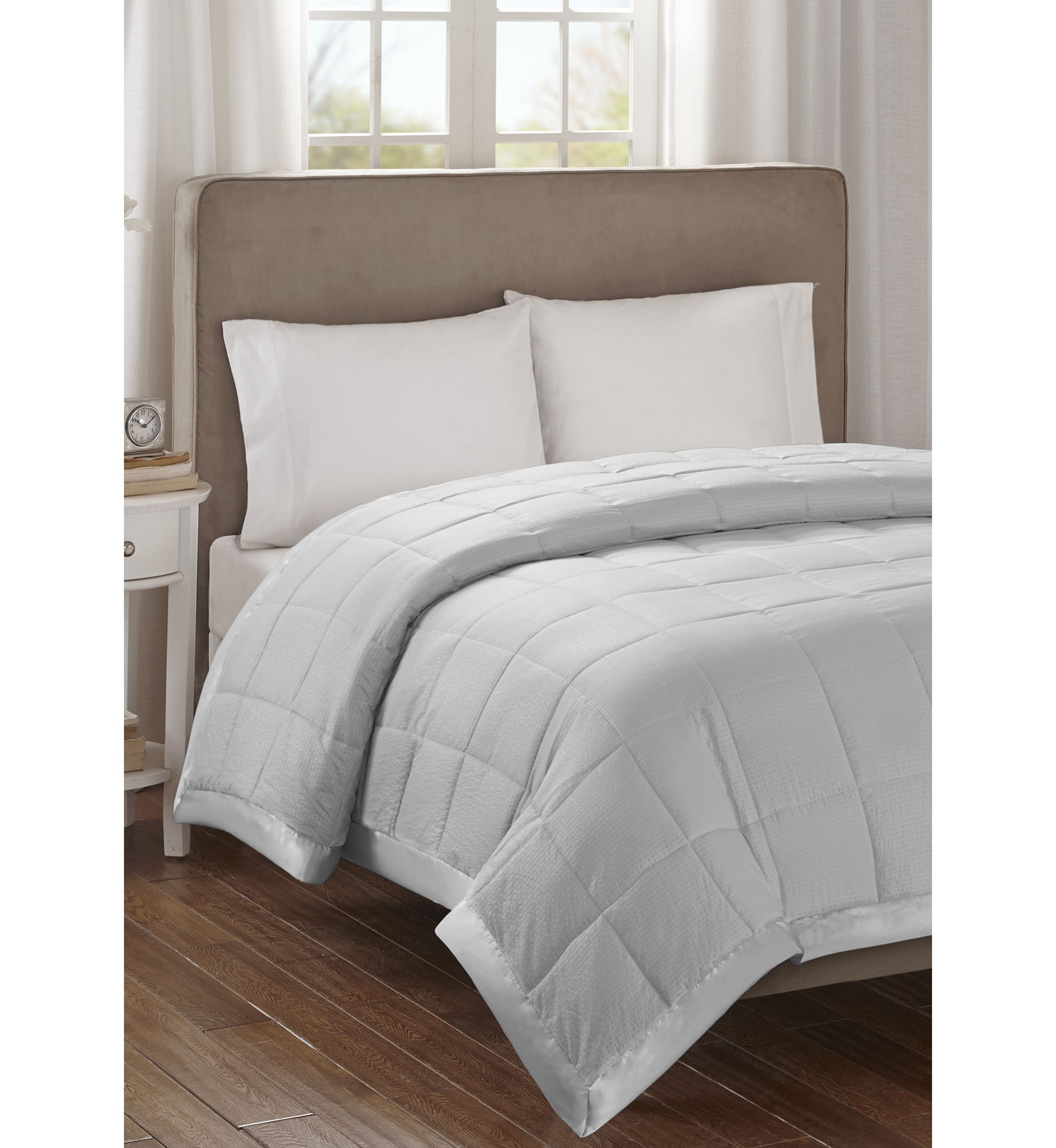 Cambria Premium Oversized Hypoallergenic Down Alternative Blanket with 3M Scotchgard