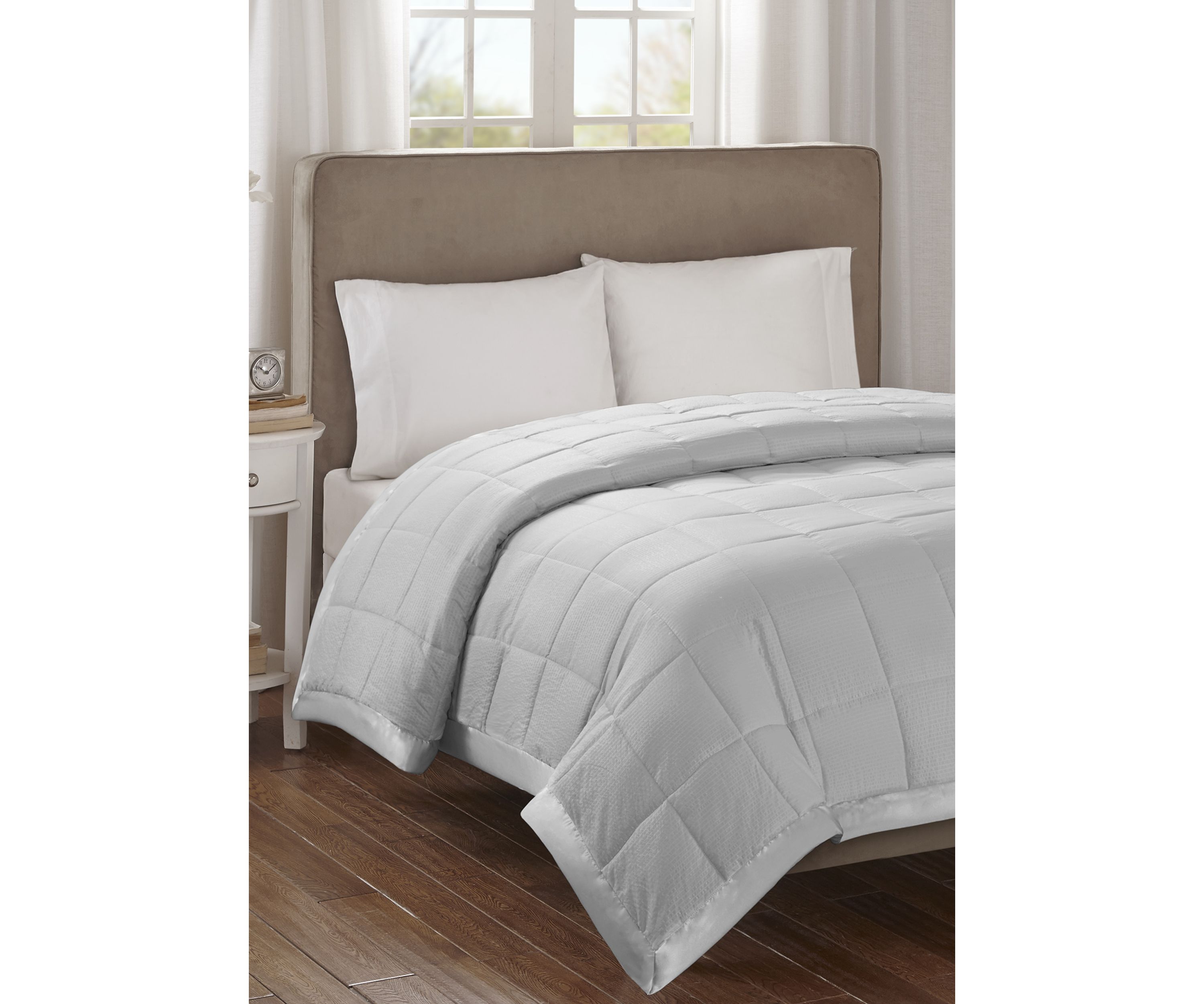 Cambria Premium Oversized Hypoallergenic Down Alternative Blanket with 3M Scotchgard