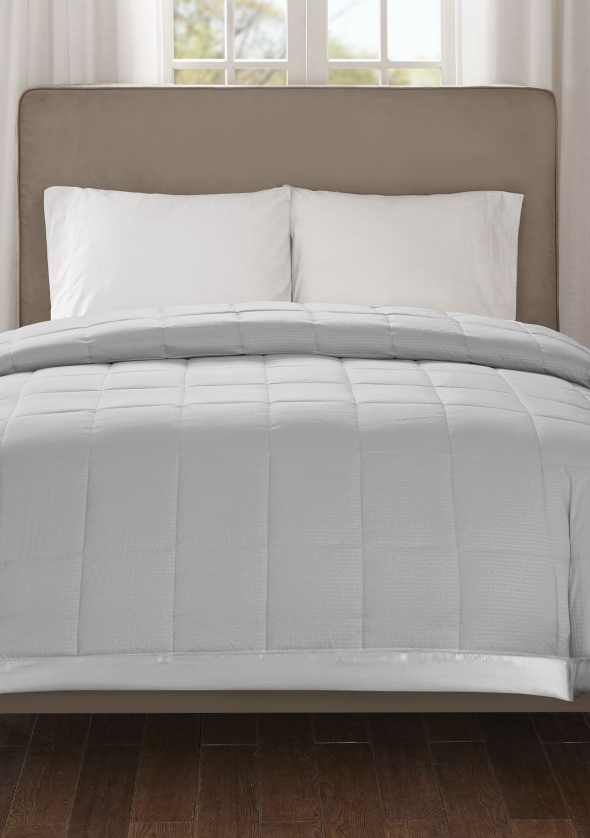 Cambria Premium Oversized Hypoallergenic Down Alternative Blanket with 3M Scotchgard