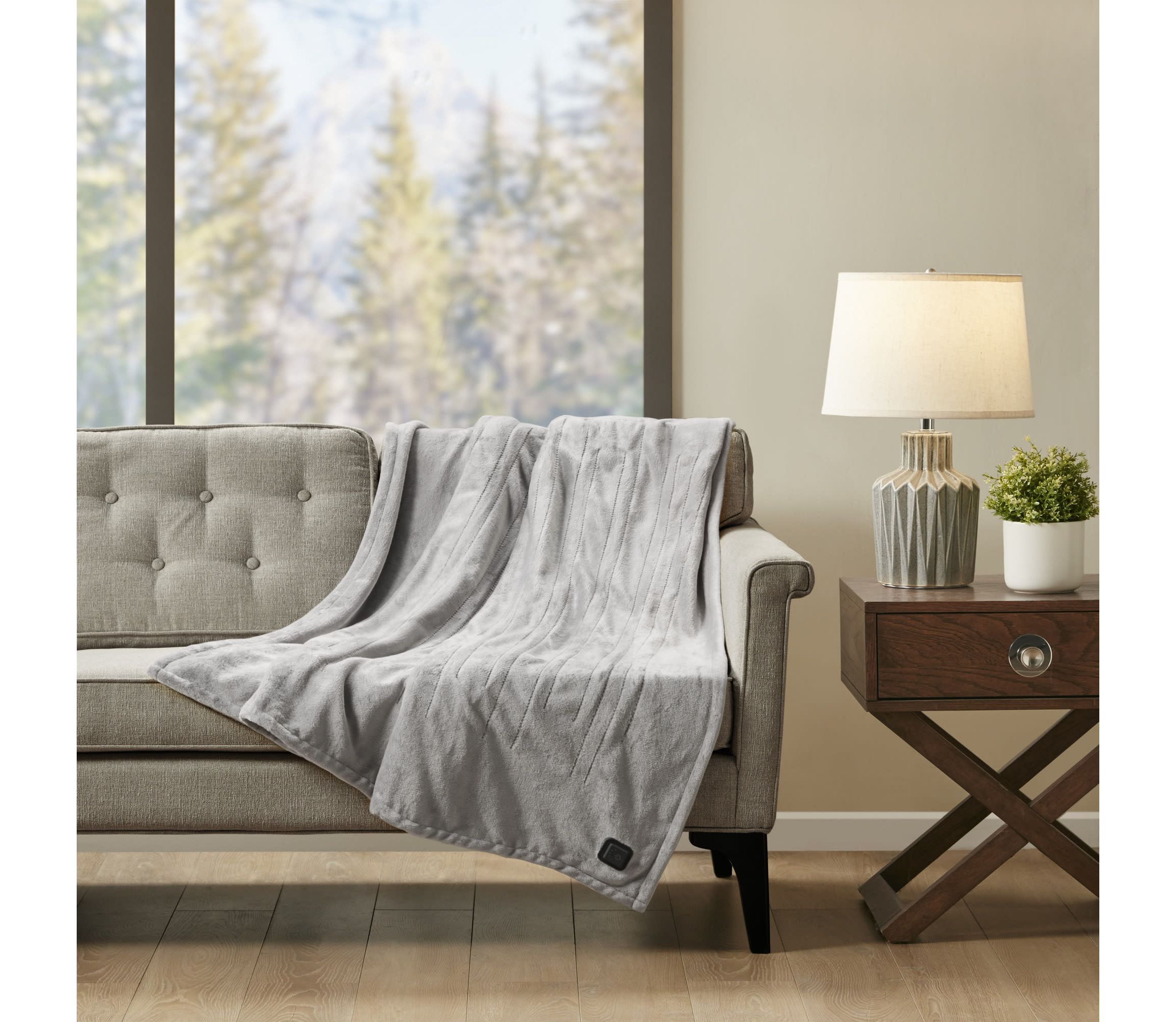 Plush Heated Throw with Built-In Control