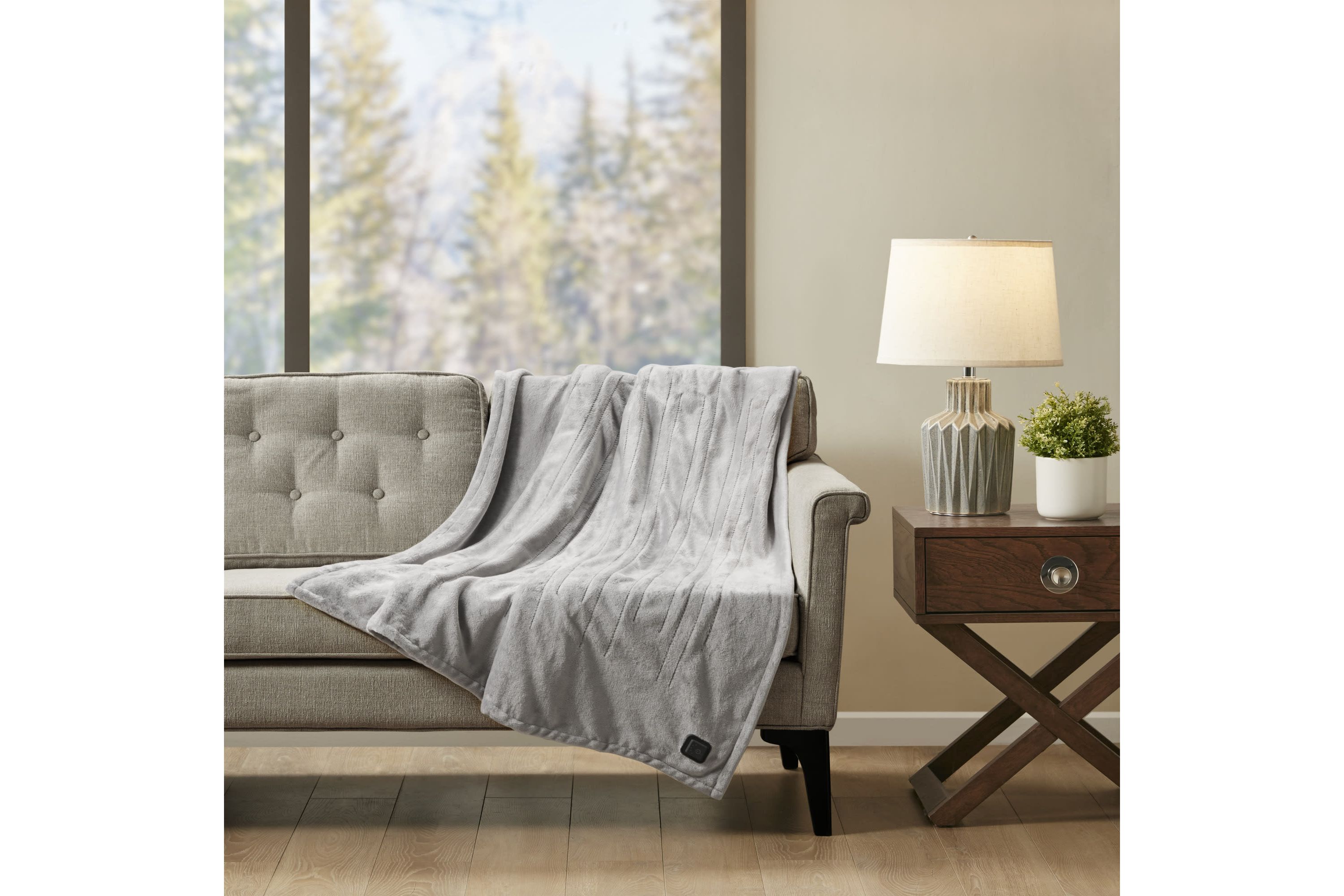 Plush Heated Throw with Built-In Control