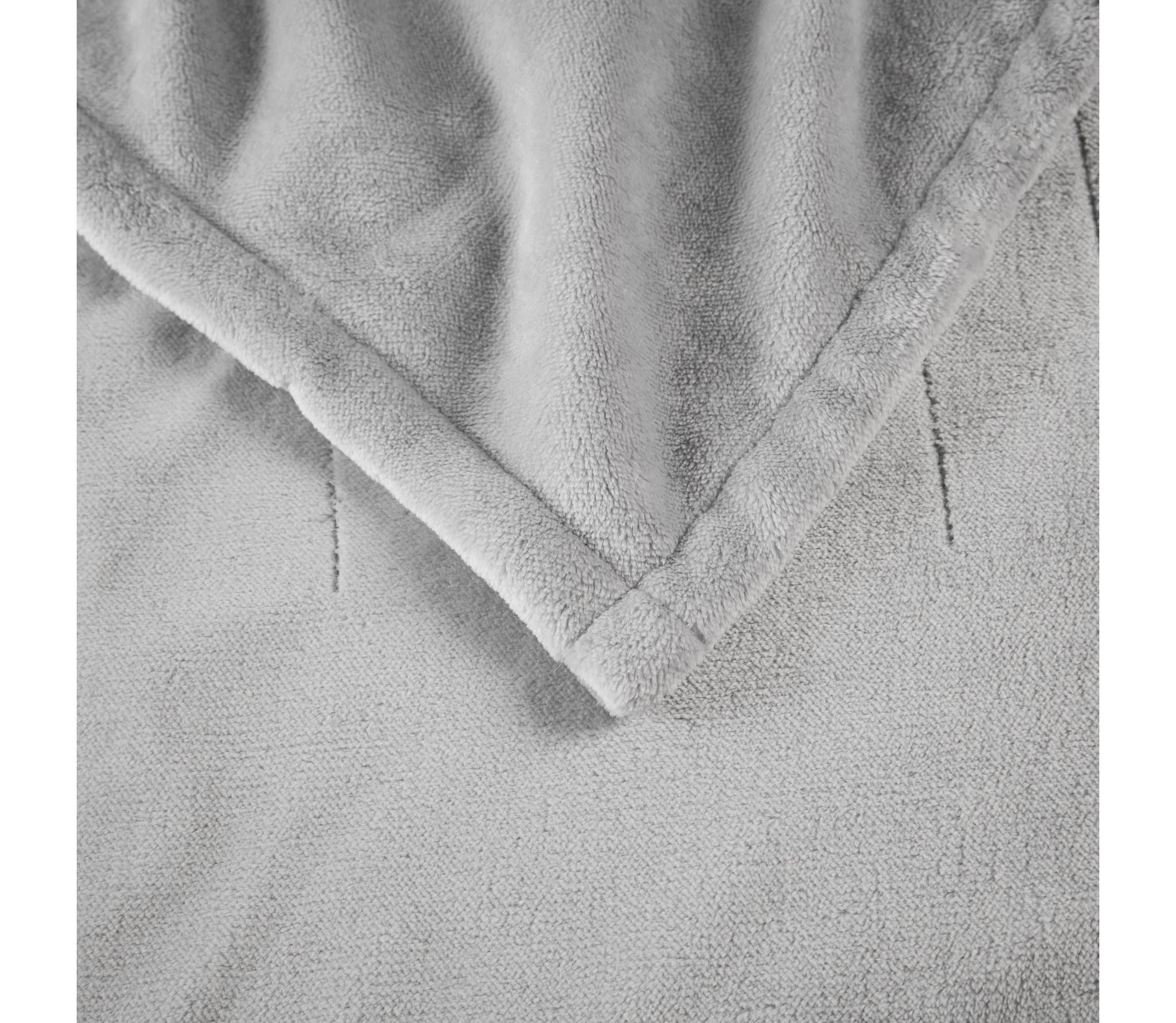 Plush Heated Throw with Built-In Control