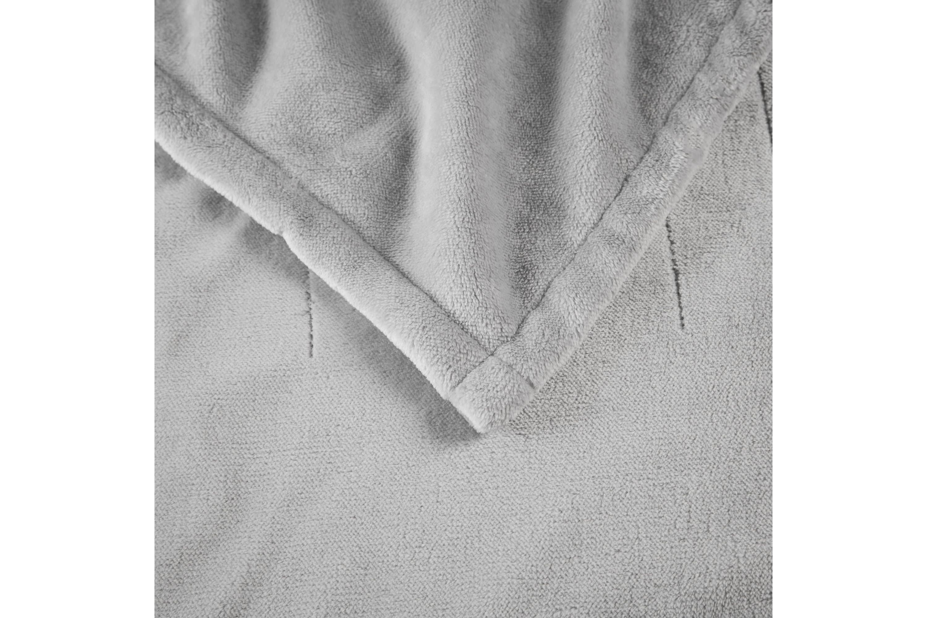 Plush Heated Throw with Built-In Control
