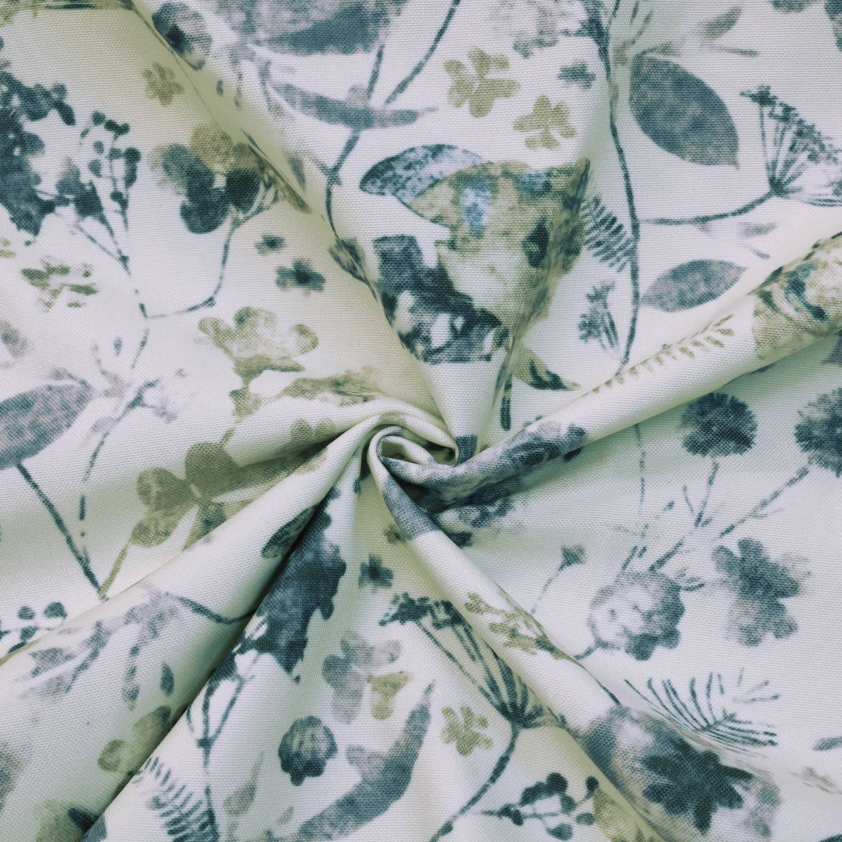 Flora Blackout Grommet Curtain Panel 52 x 95 in Silver