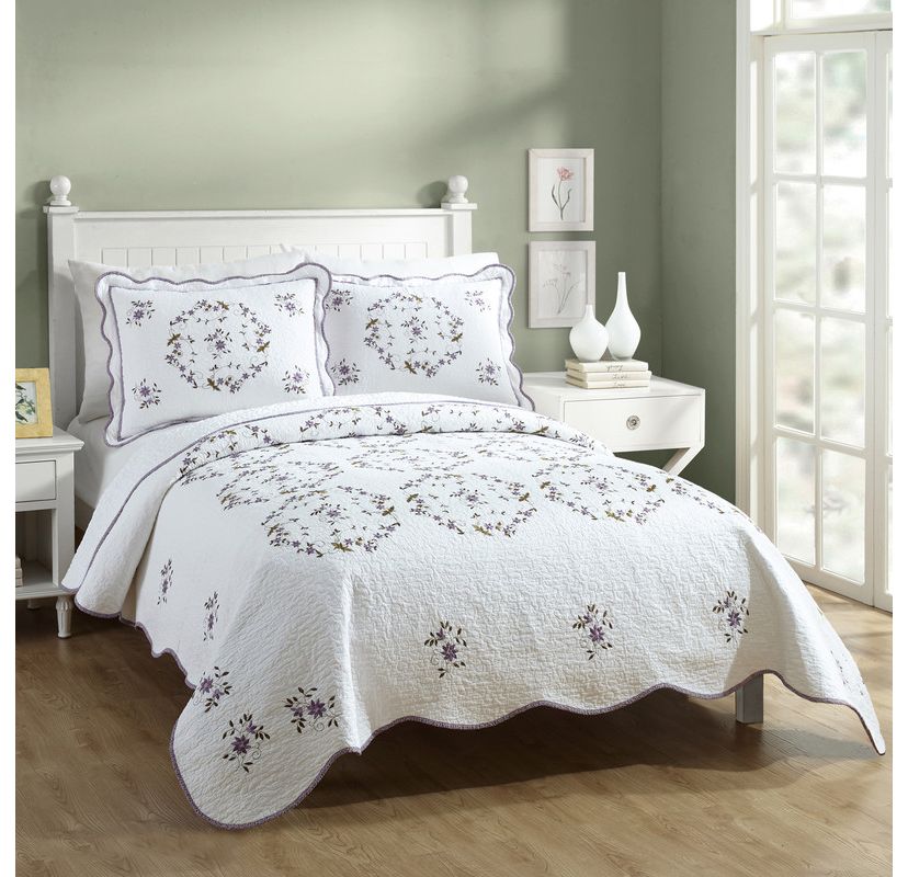 Gwen Floral Embroidered Quilt Set