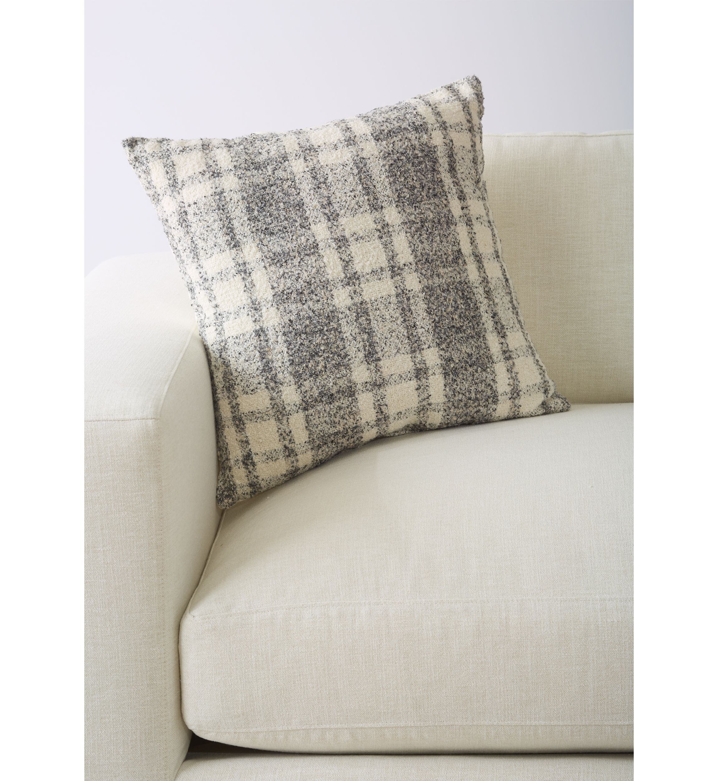 Elda Throw Pillow