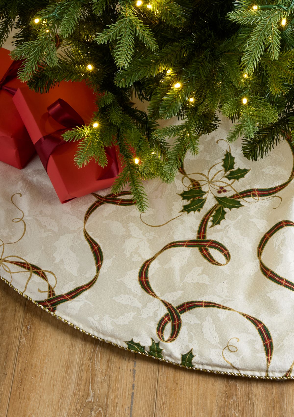 Holiday Nouveau Christmas Tree Skirt