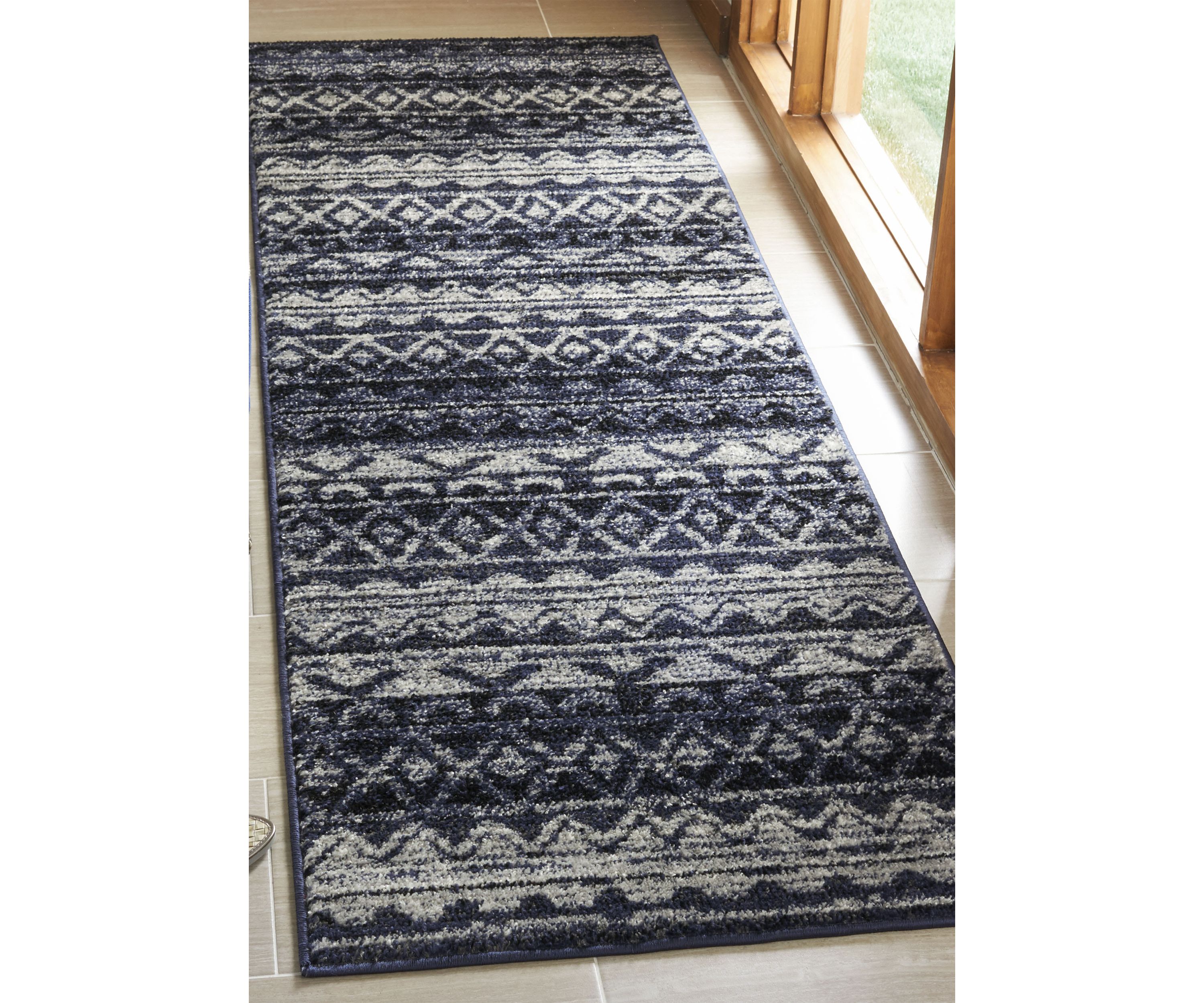 Adirondack 2 ft 6 in x 8 ft Area Rug