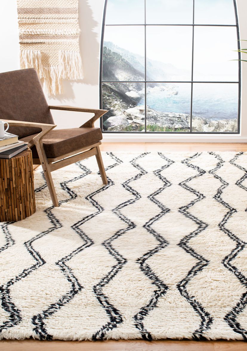 Kenya Black/Ivory 6 ft x 9 ft Area Rug