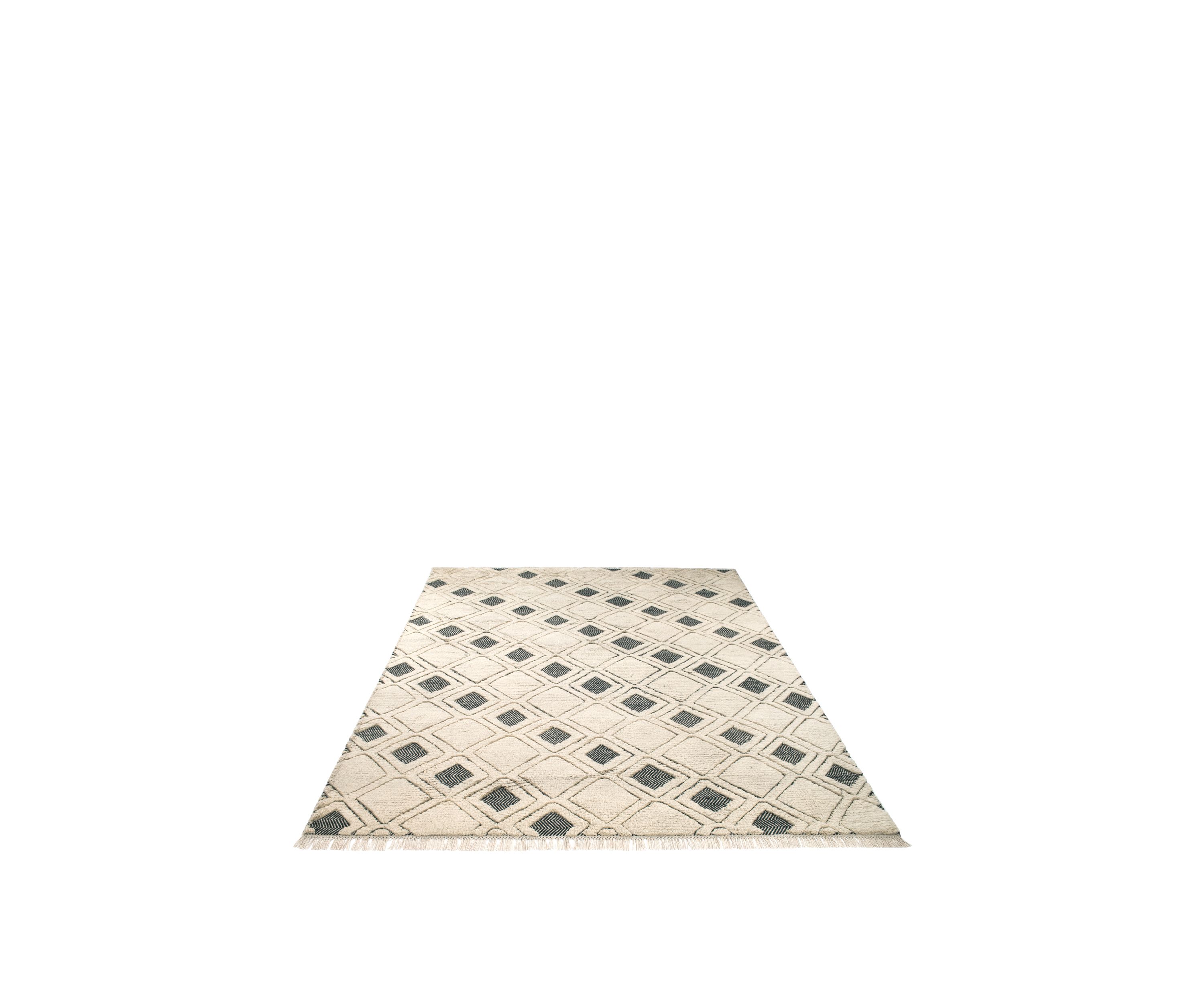 Kenya Ivory/Black Premium Area Rug Collection