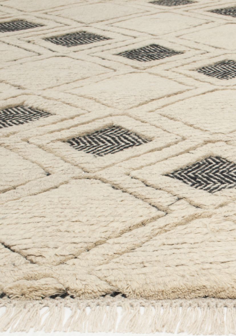 Kenya Ivory/Black Premium Area Rug Collection