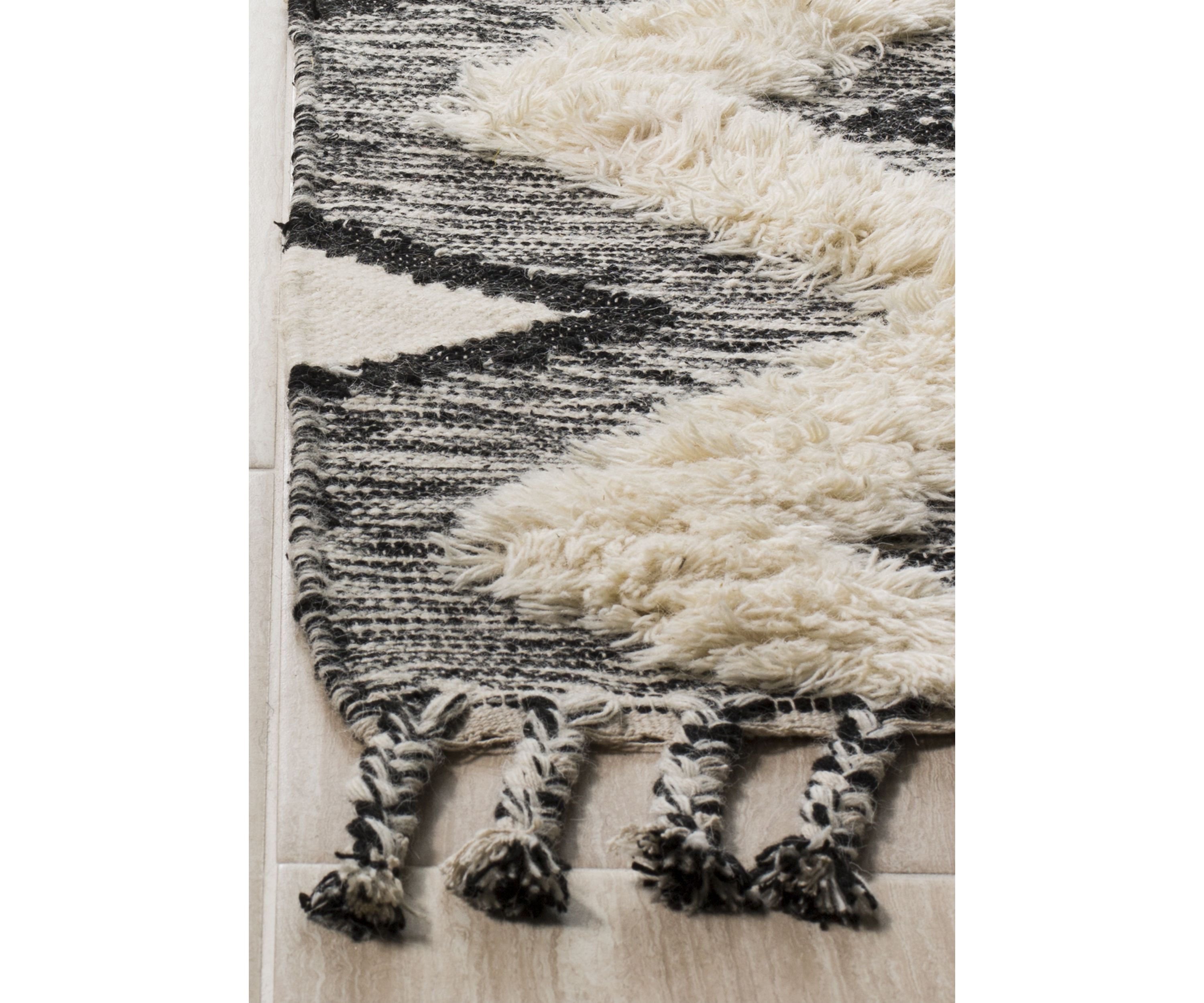 Kenya Bold Diamonds with Tassels Area Rug Collection