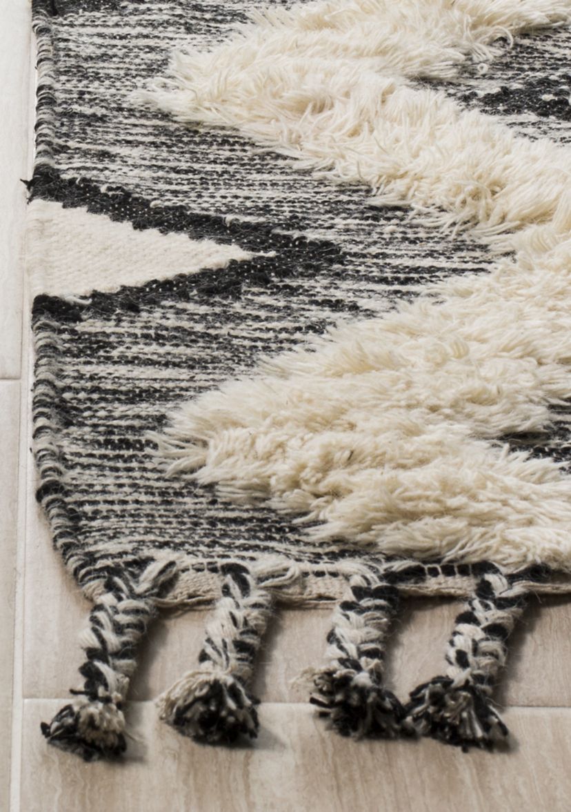 Kenya Bold Diamonds with Tassels Area Rug Collection