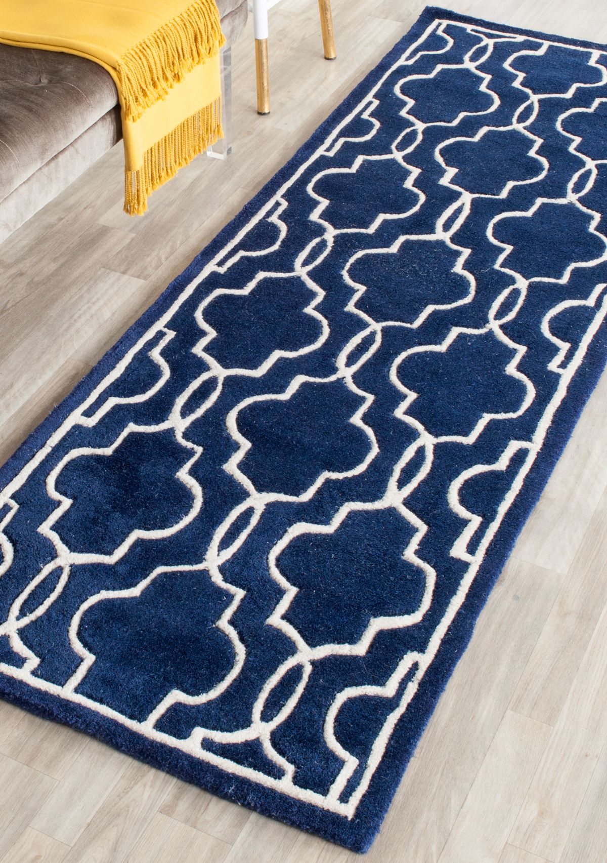 Chatham Dark Blue/Ivory 2-ft. 3-in. x 7-ft. Area Rug