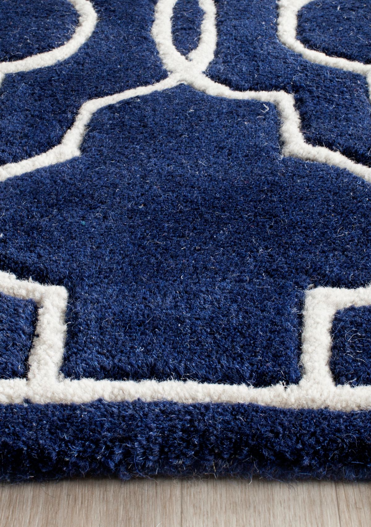 Chatham Dark Blue/Ivory 2-ft. 3-in. x 7-ft. Area Rug