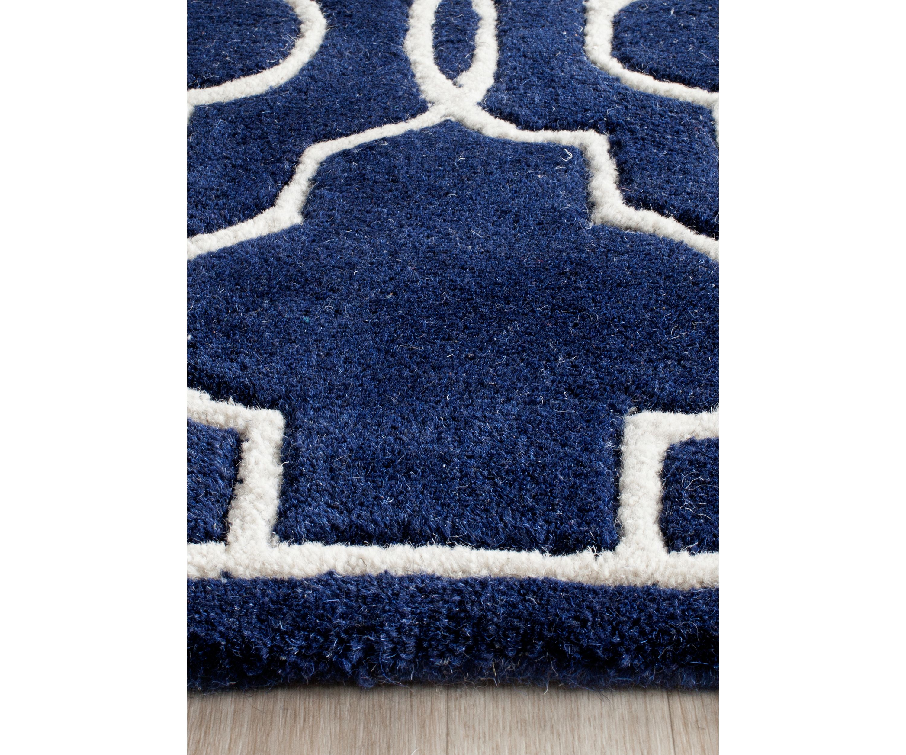 Chatham Dark Blue/Ivory 2-ft. 3-in. x 7-ft. Area Rug