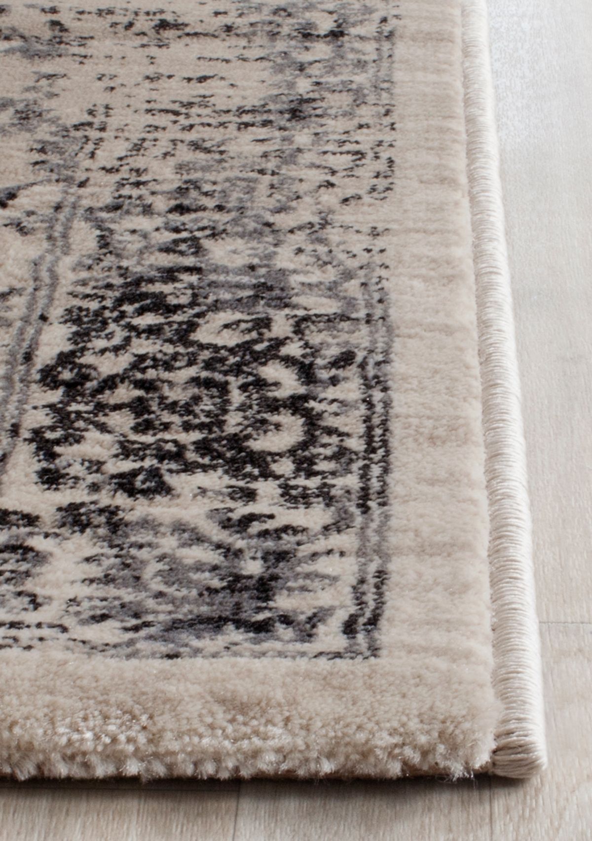 Evoke Beige/Blue Area Rug 5-ft. 1-in. x 7-ft. 6-in.