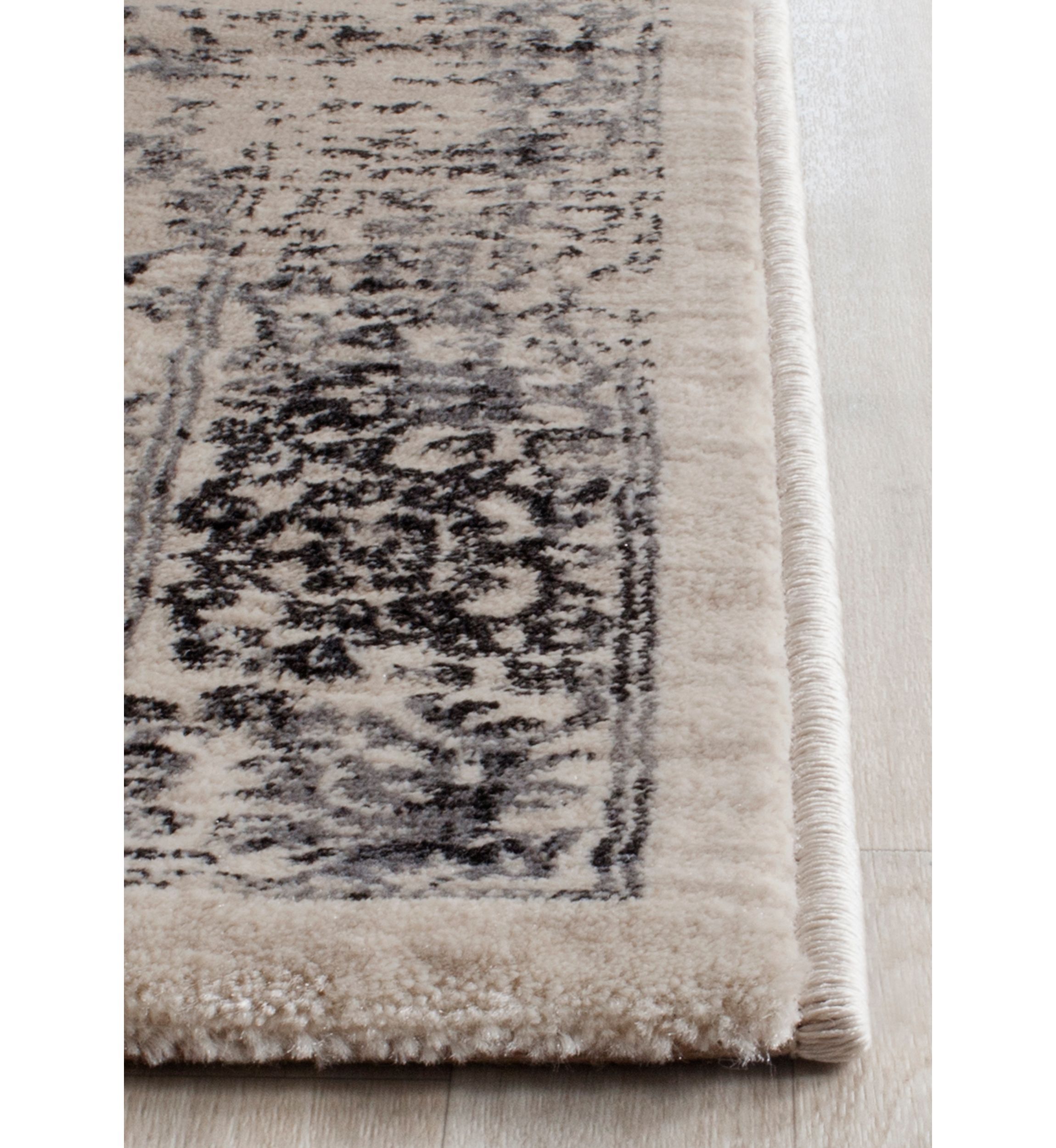 Evoke Beige/Blue Area Rug 5-ft. 1-in. x 7-ft. 6-in.
